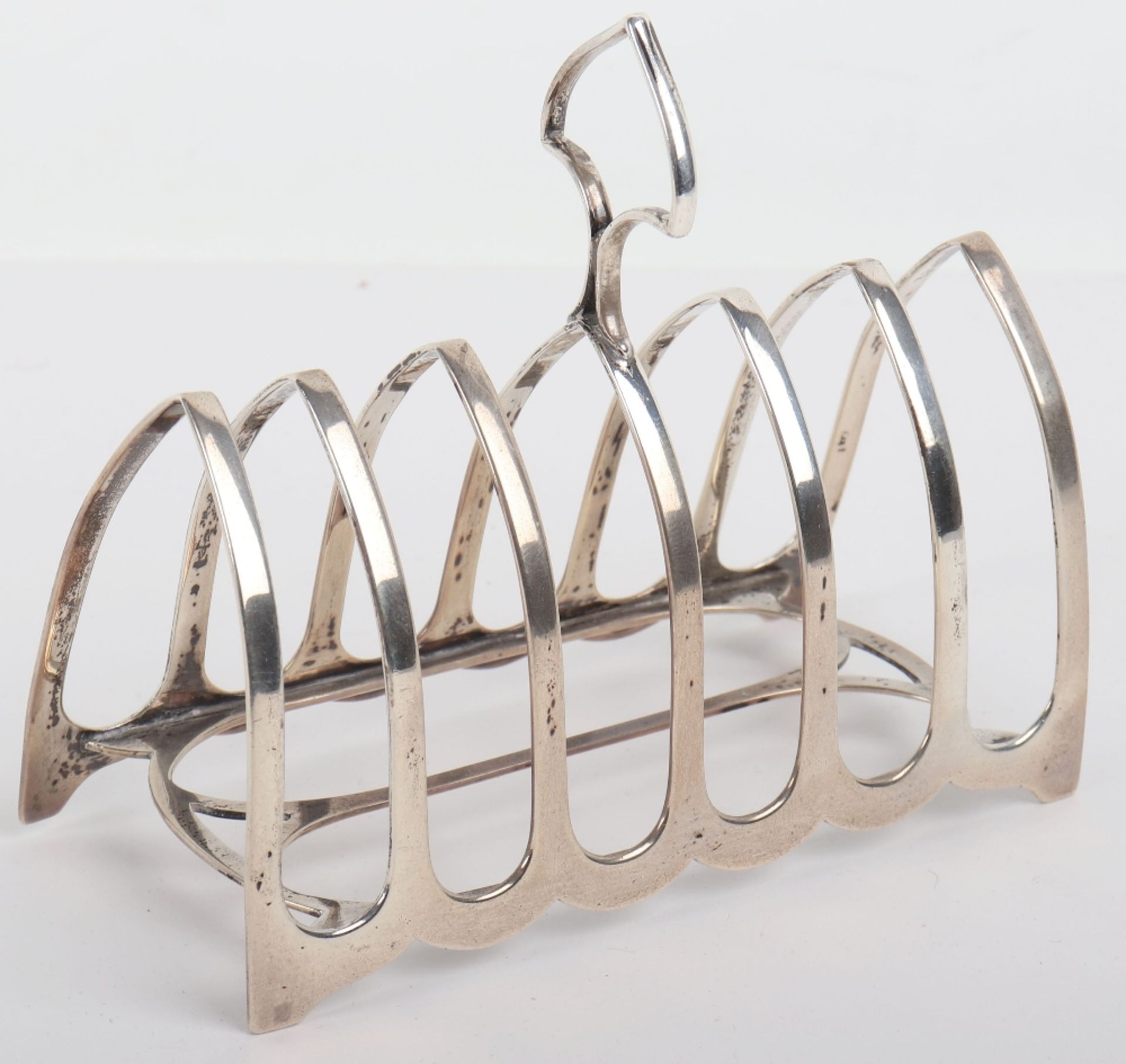 A silver toast rack, William Hutton & Sons Ltd, Sheffield 1910 - Image 2 of 7