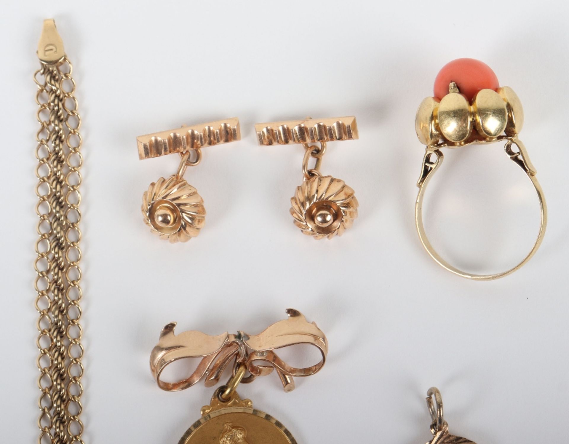 A selection of unmarked gold jewellery - Bild 3 aus 5