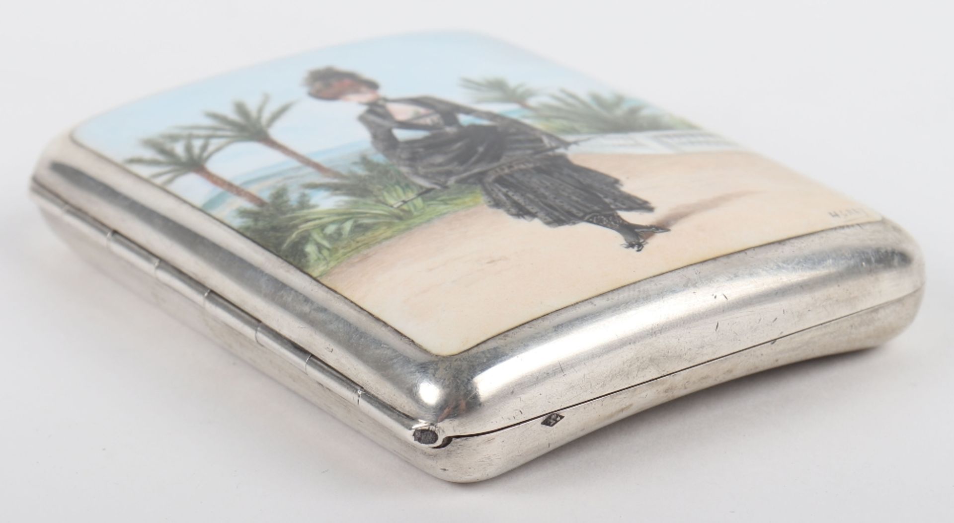 A Continental silver and enamel cigarette case - Image 5 of 6