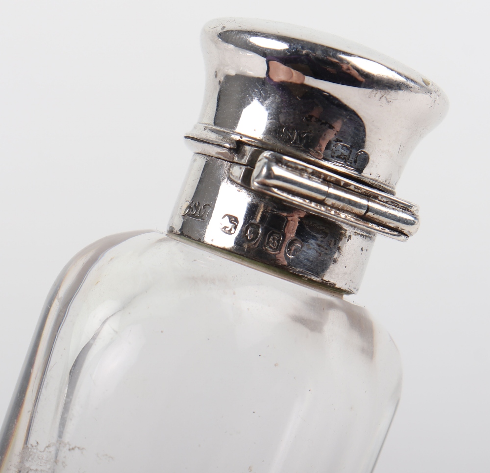 A Victorian scent bottle and vinaigrette, Sampson Mordan & Co London 1873 - Image 7 of 8