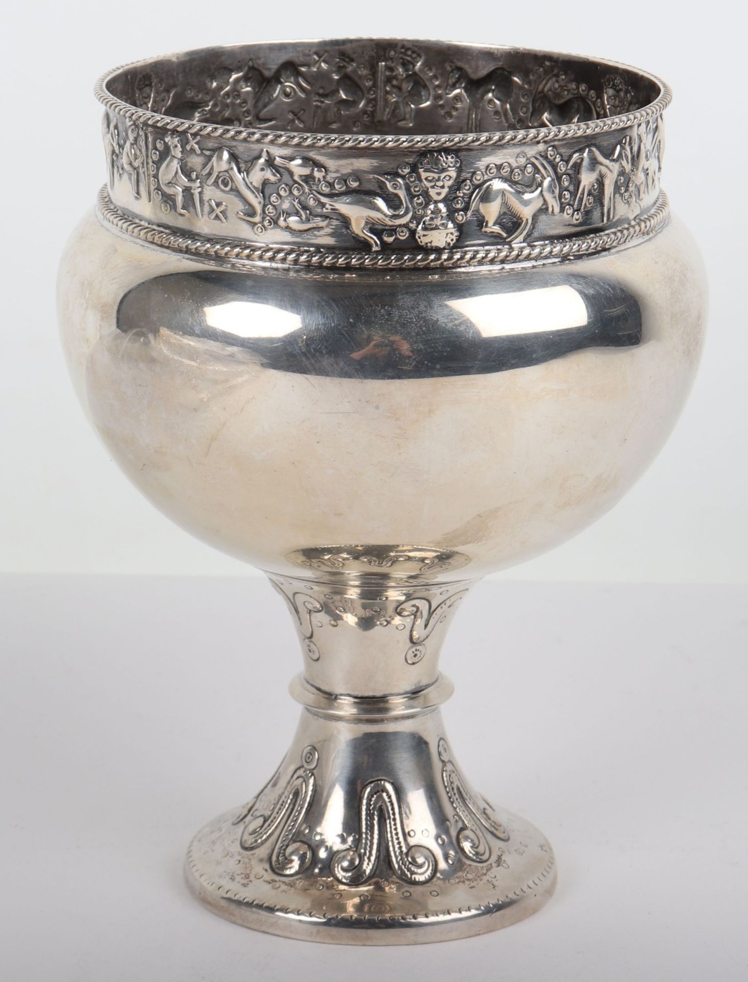 A large silver pedestal bowl, Birmingham 1916 - Image 2 of 8