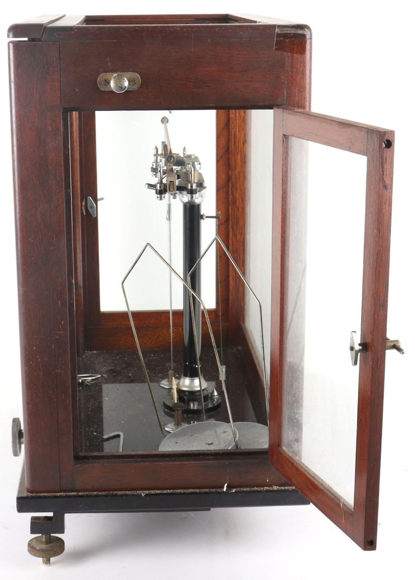 A Townson & Mercer set of scales, in glass, oak and mahogany case - Image 6 of 10