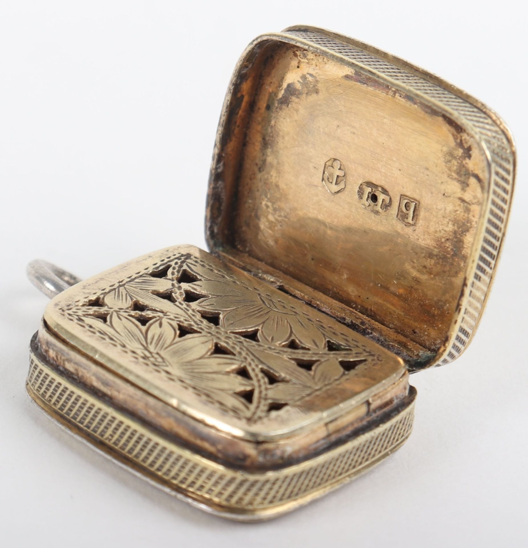 A charming George III silver gilt vinaigrette, John Thropp, Birmingham 1814 - Image 5 of 7