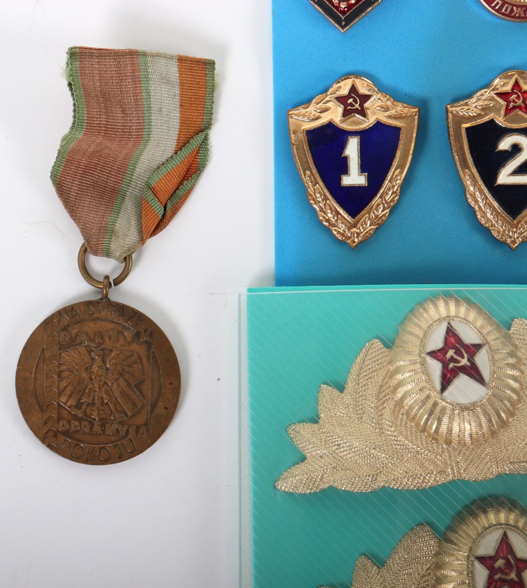 Large Collection of Soviet Russian, Polish Republic & Eastern Bloc Nations Medals and Badges - Image 5 of 9