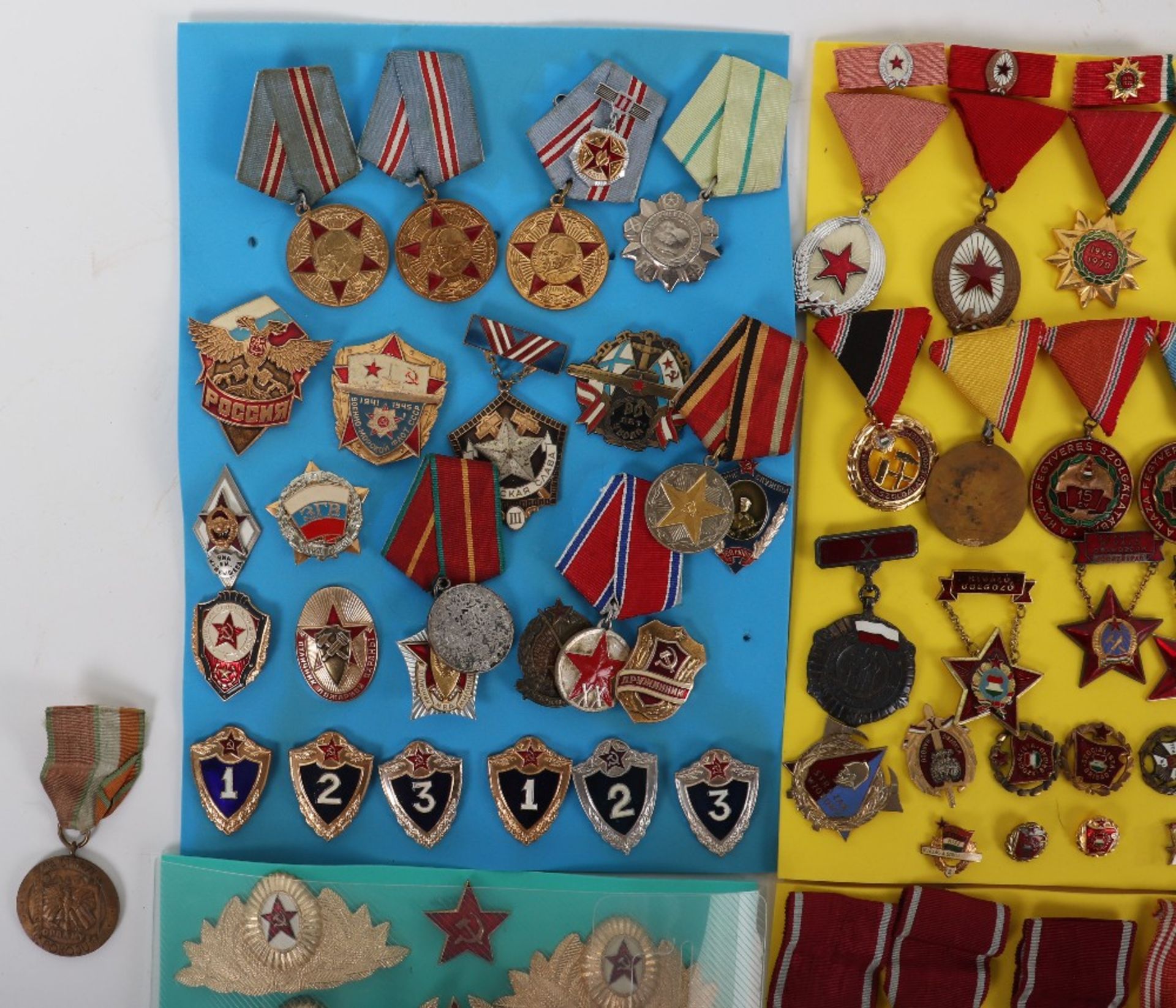 Large Collection of Soviet Russian, Polish Republic & Eastern Bloc Nations Medals and Badges - Bild 2 aus 9