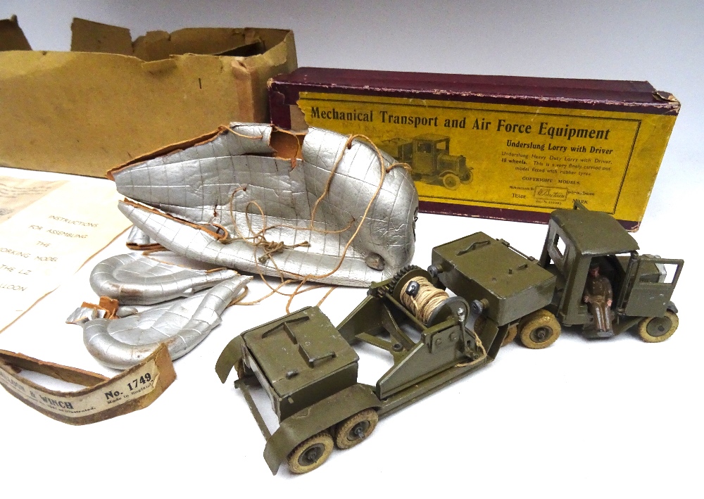 Britains set 1757, Barrage Balloon, Winch and Underslung Lorry - Image 2 of 10