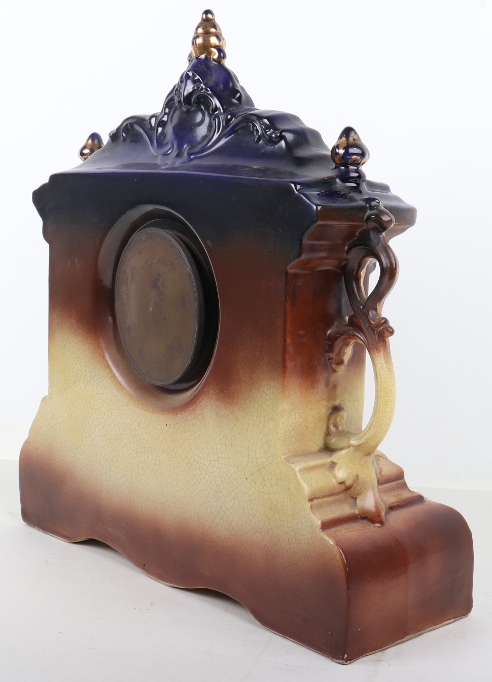 A 19th century painted ceramic cased mantle clock - Image 9 of 12