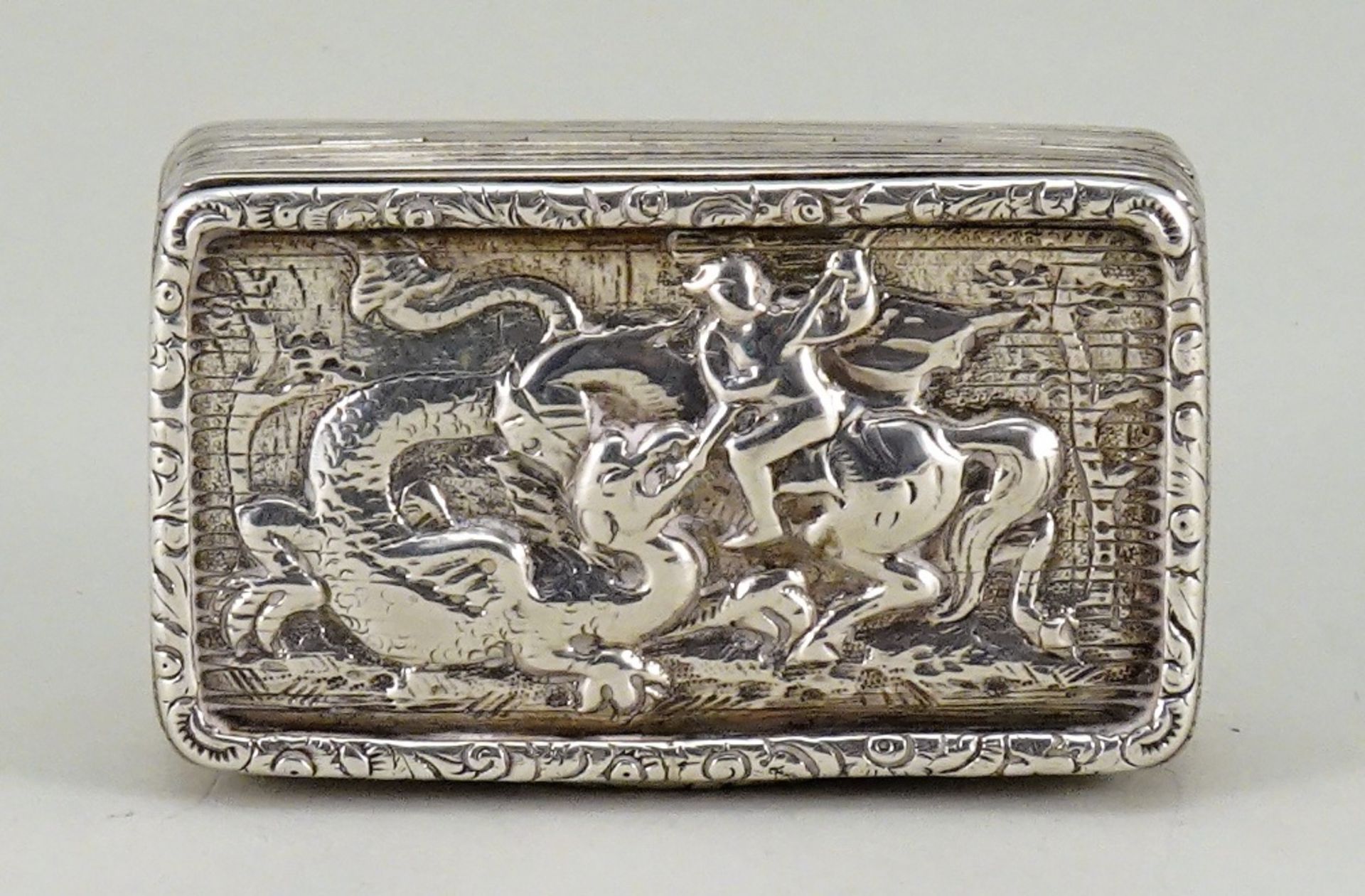 St.George Slaying the Dragon silver snuff box, by J.Robertson, London 1810