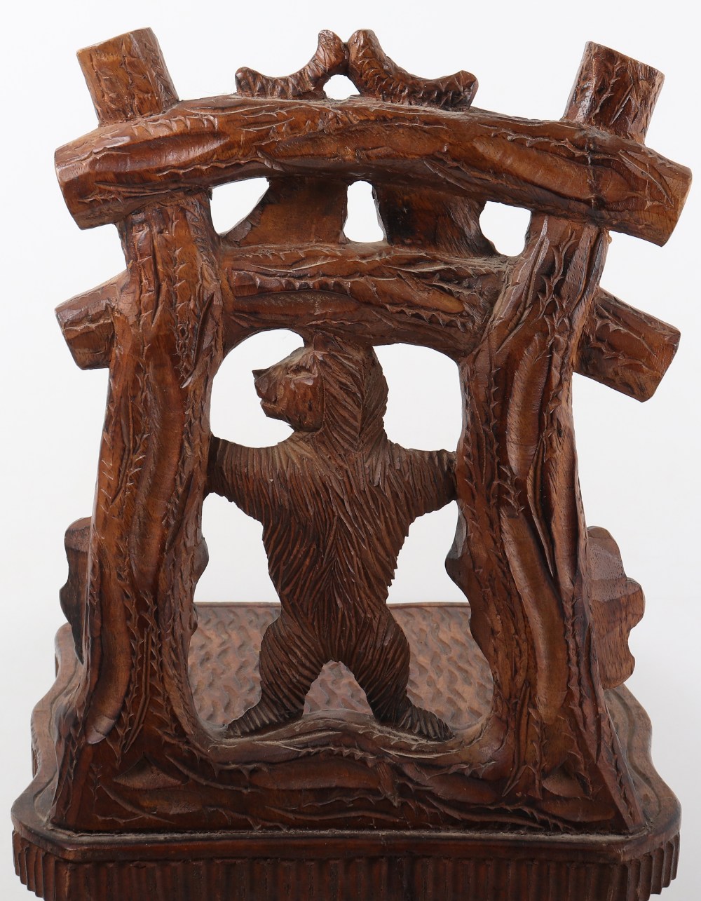 A Black Forest carved child’s chair - Image 10 of 11