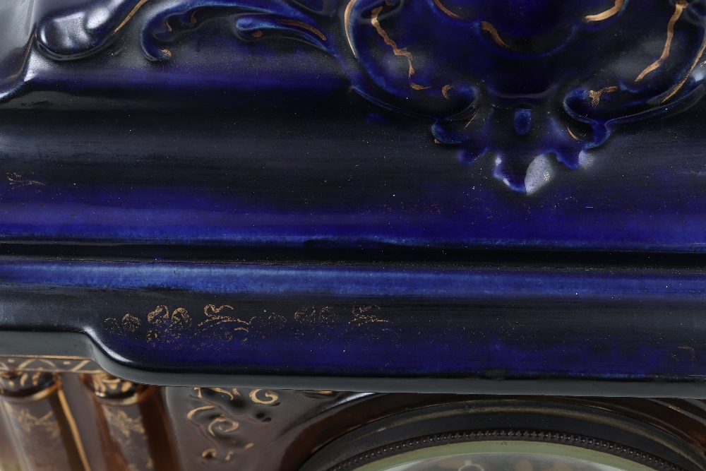 A 19th century painted ceramic cased mantle clock - Image 6 of 12