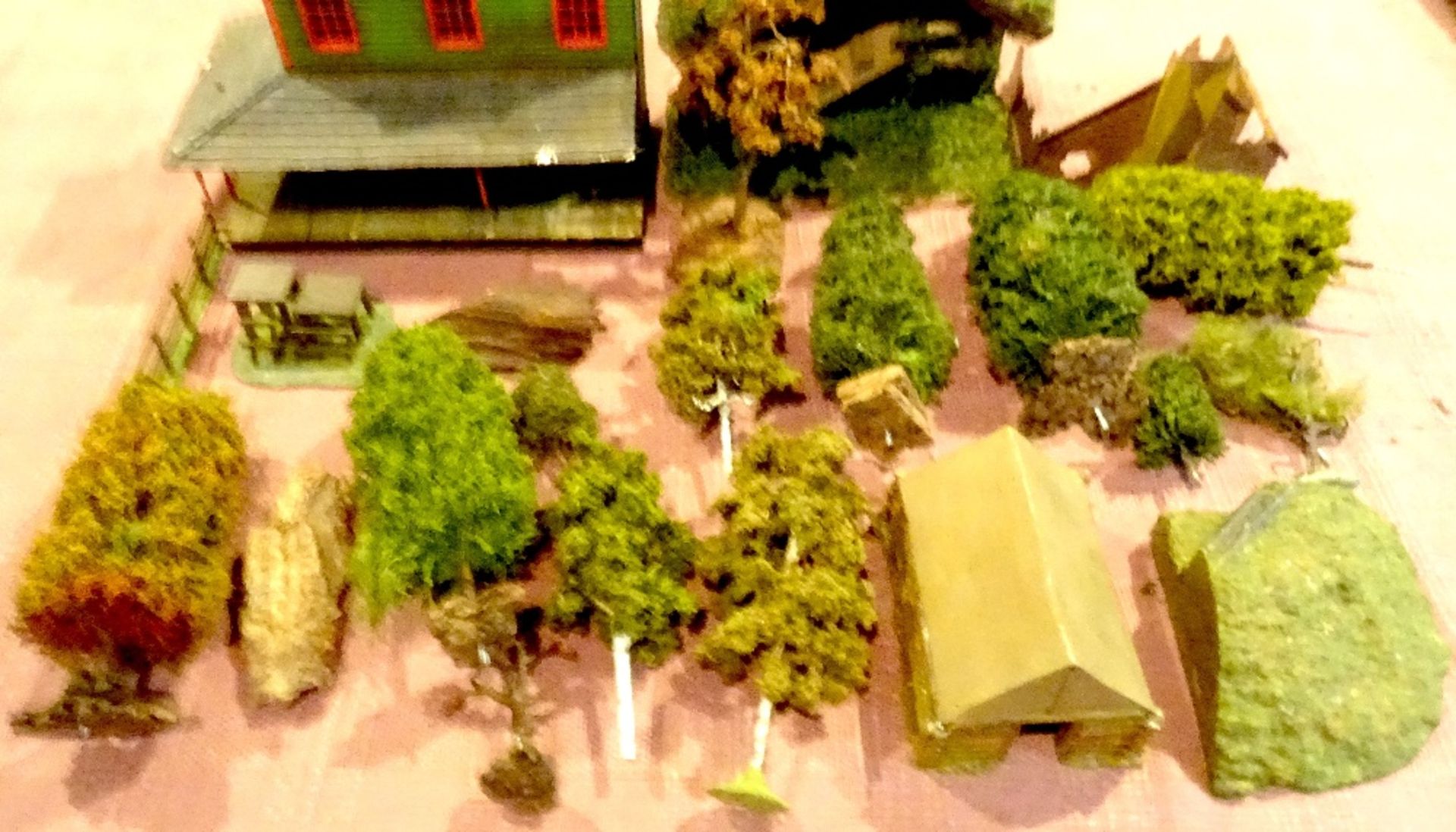 The Battle of Gettysburg, a quantity of Buildings, Embrasures, Trees, Foliage and scenic effects - Image 4 of 4