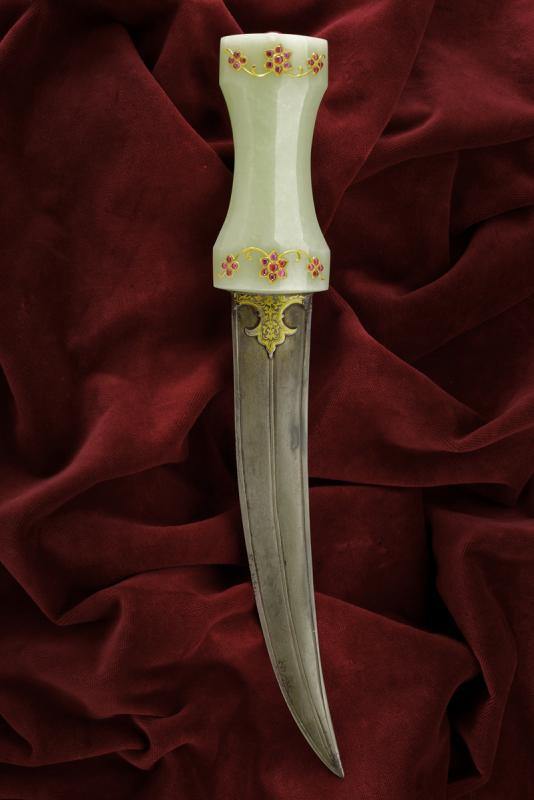 A beautiful jade hilted kandshar decorated with rubies and gold