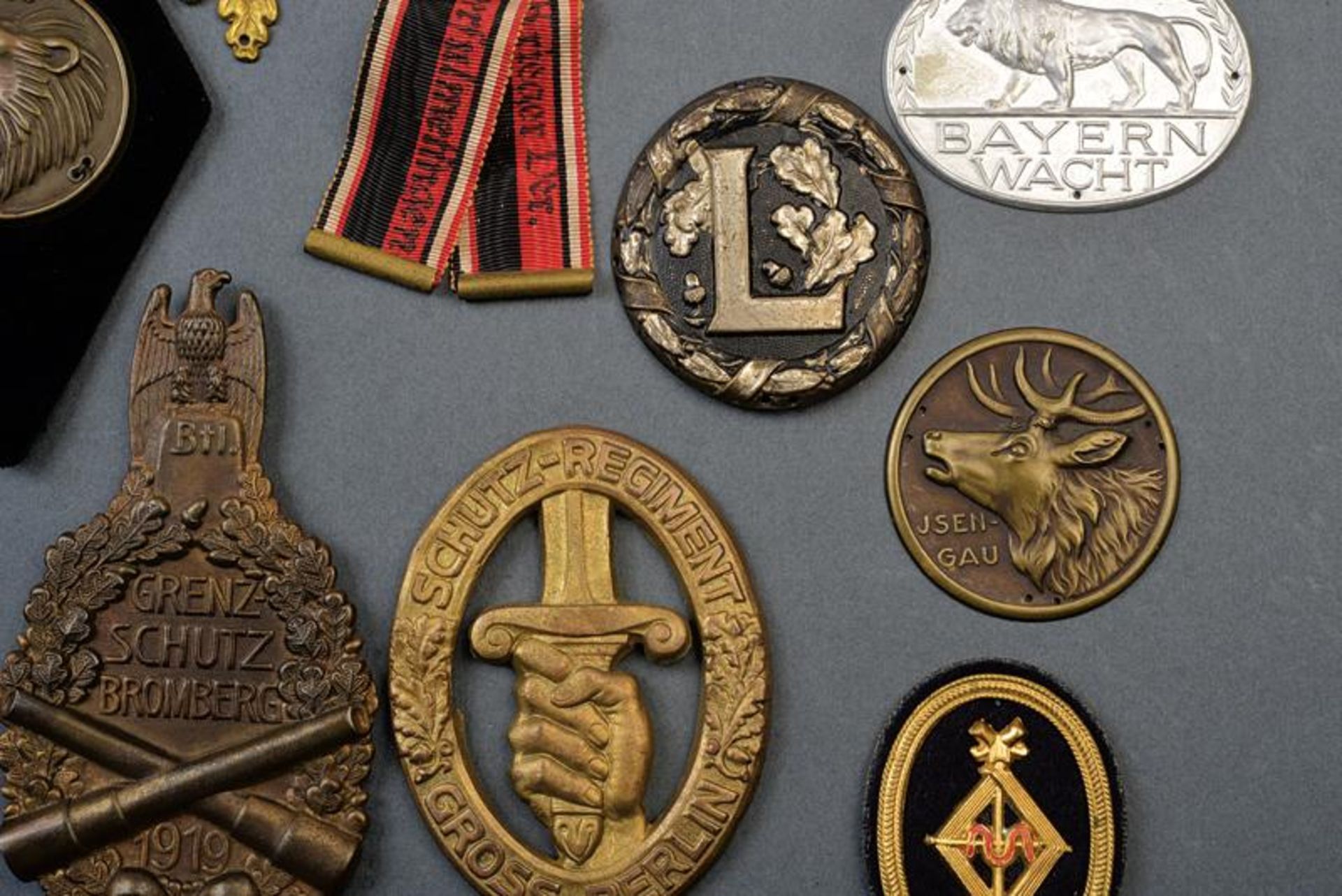 A lot of sixteen badges of the Freikorps - Bild 4 aus 5