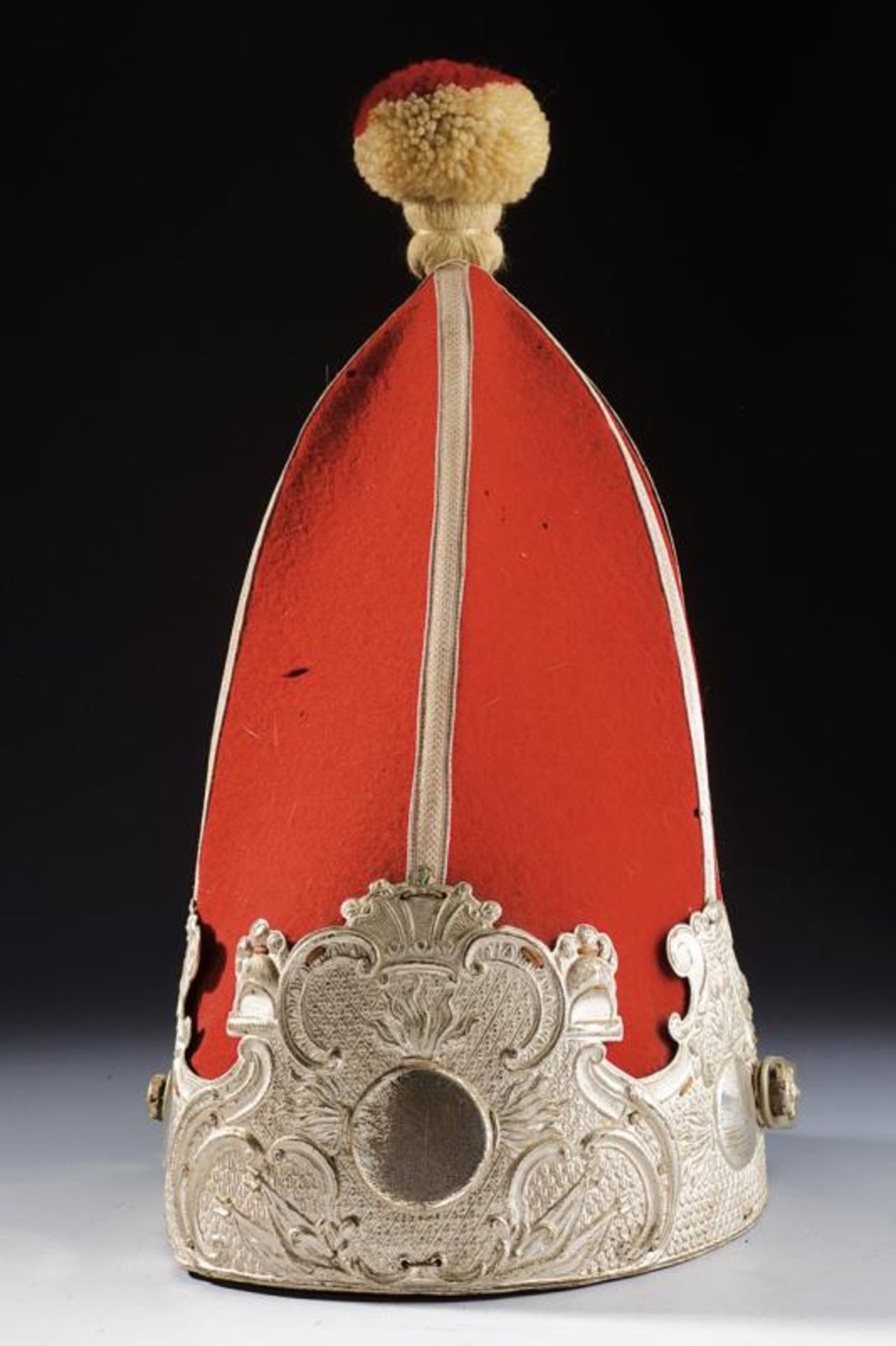 A trooper's mitre helmet for the First Guard Foot Regiment - Bild 5 aus 10