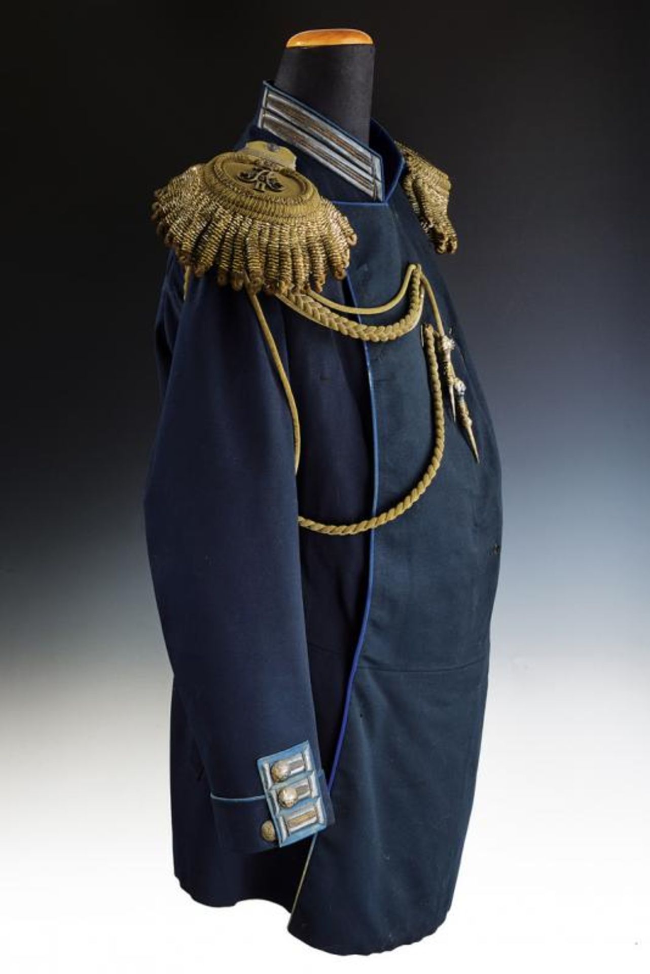 A General officer's uniform of the 3rd Finnish Battalion of jagers belonged to Tsar Alexander III - Image 10 of 21
