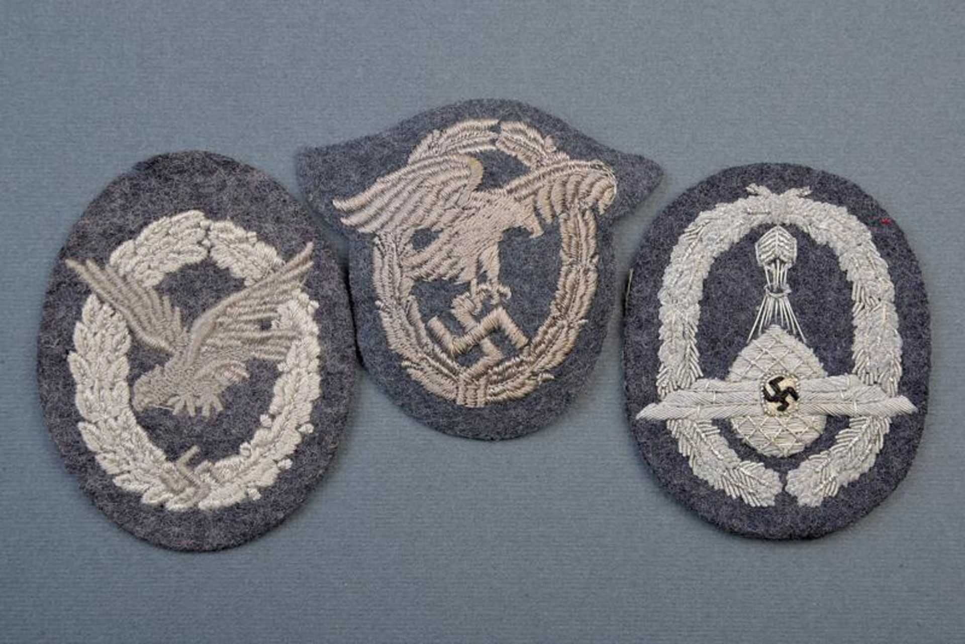 A lot of three fabric badges