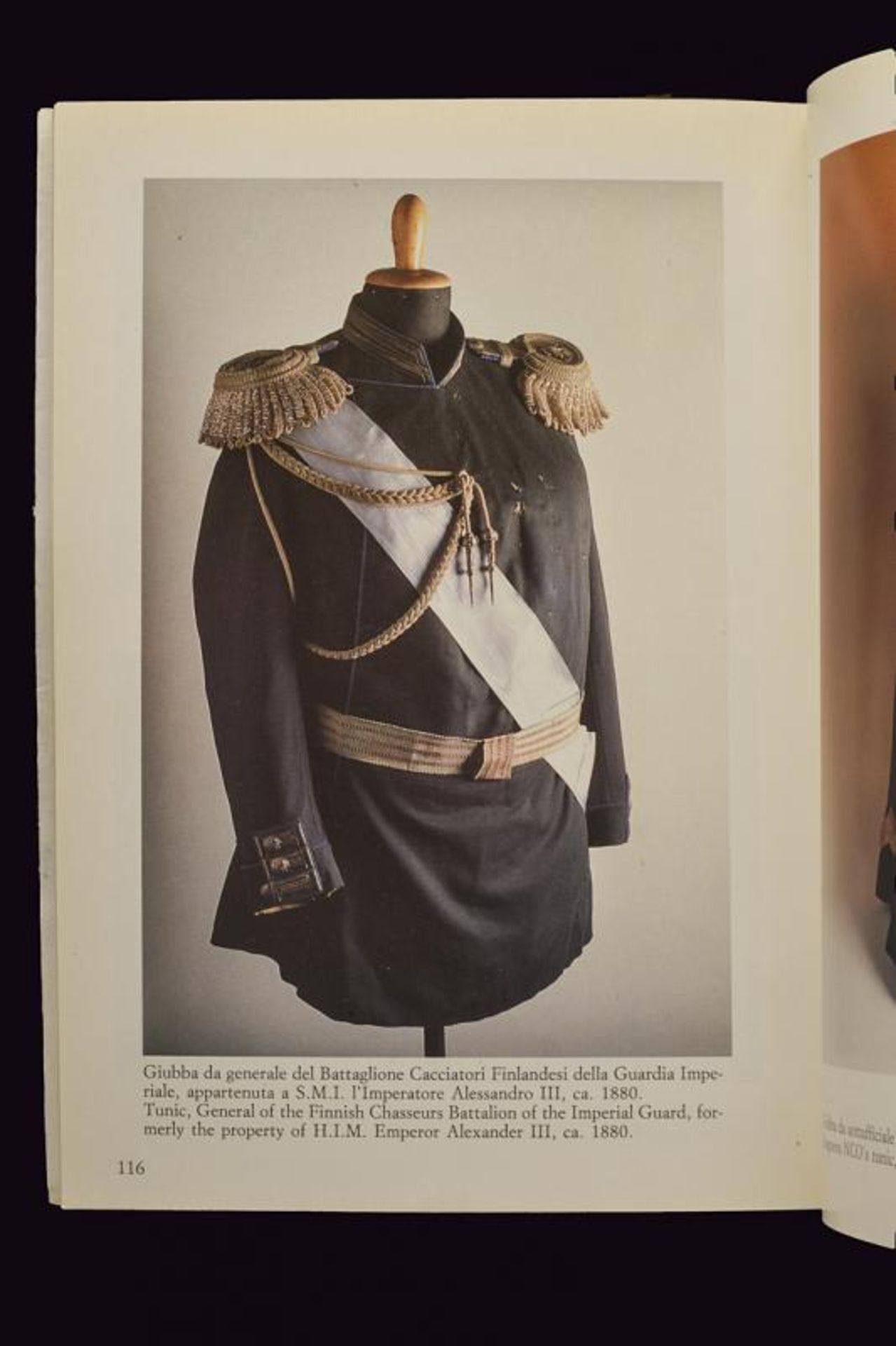 A General officer's uniform of the 3rd Finnish Battalion of jagers belonged to Tsar Alexander III - Bild 18 aus 21