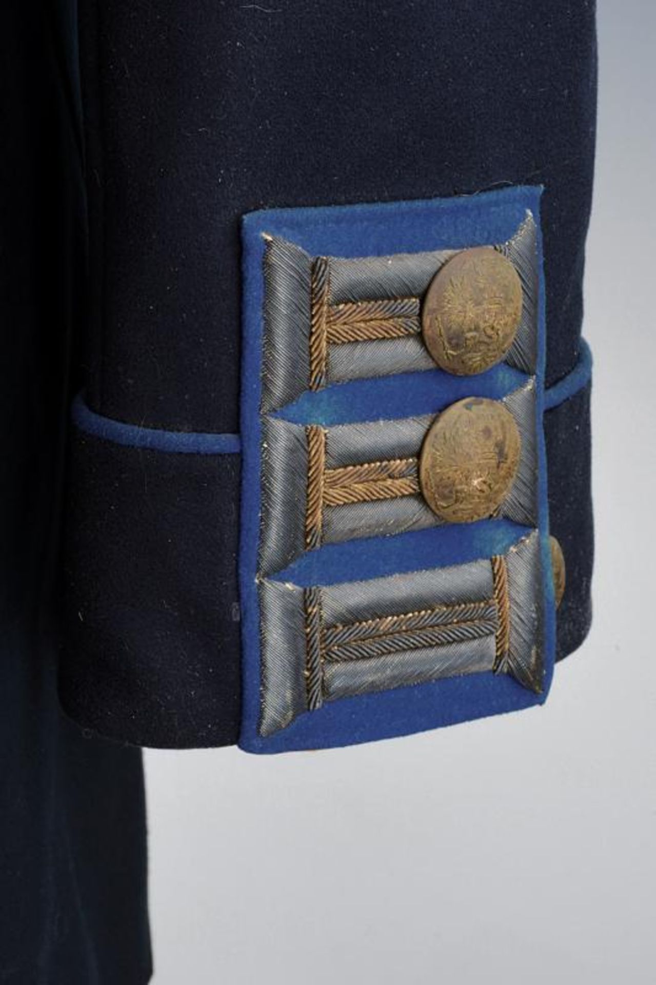 A General officer's uniform of the 3rd Finnish Battalion of jagers belonged to Tsar Alexander III - Image 2 of 21