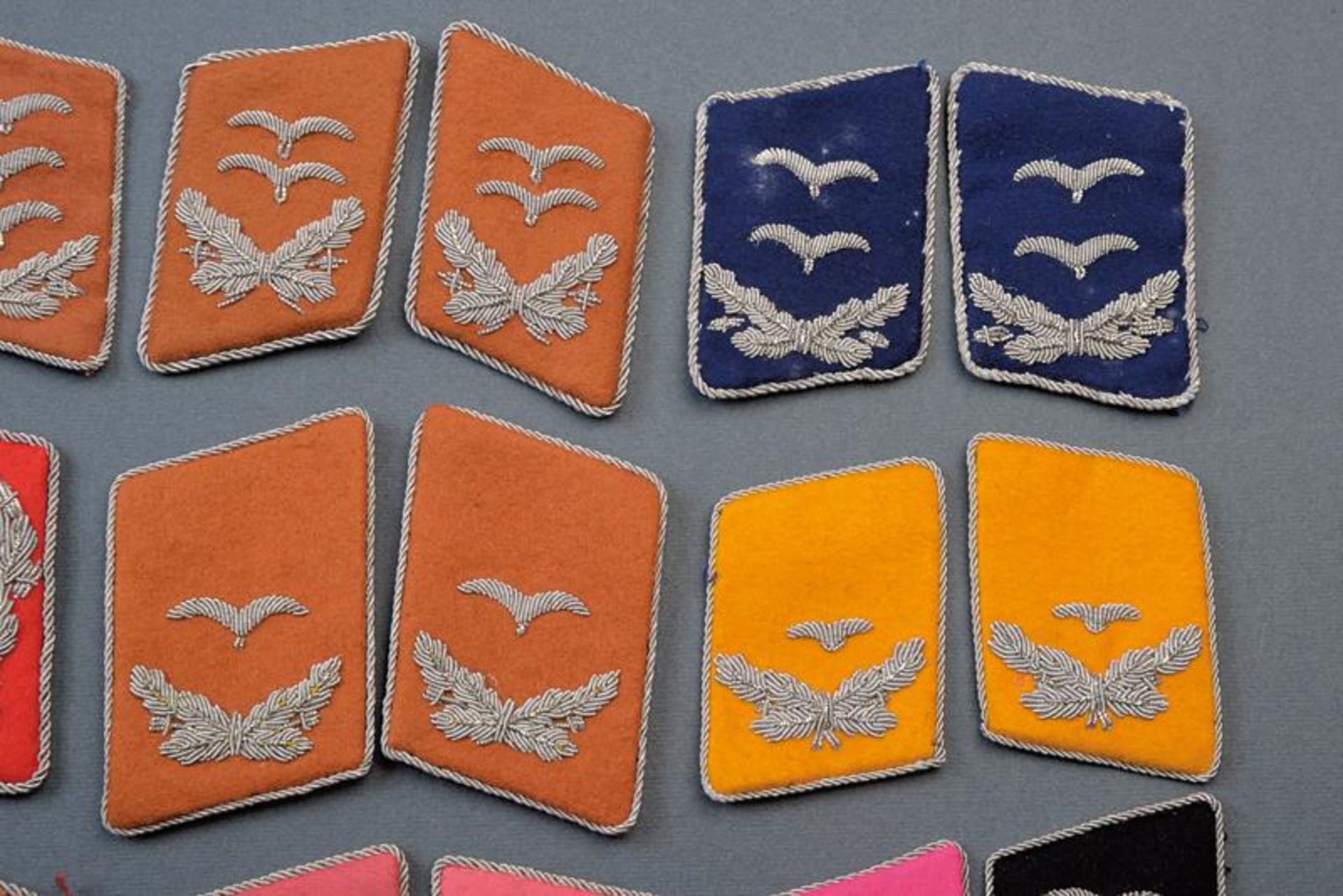 A lot of eleven pairs of collar tabs and two single ones of various air force sections - Bild 3 aus 3