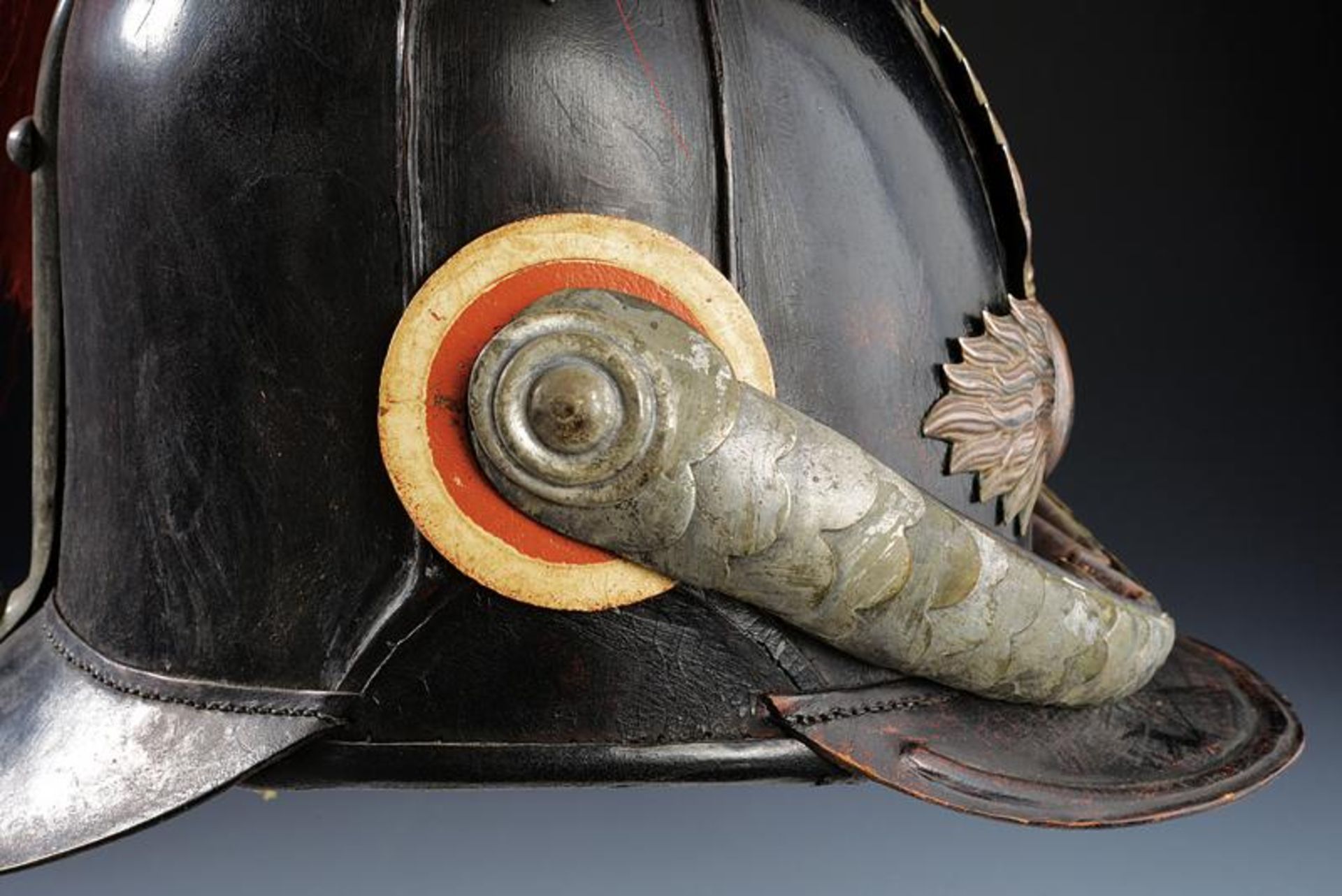 An 1844 model helmet from the Crimean War period with early grenade emblem - Bild 6 aus 8