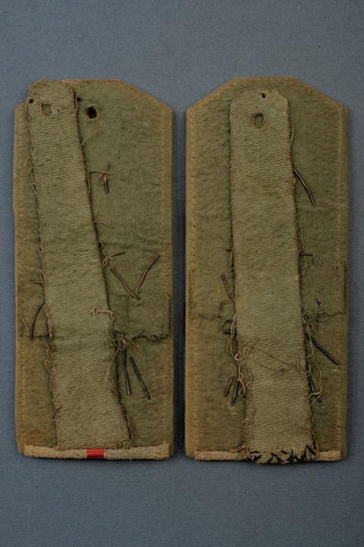 A pair of captain's shoulder boards of the 8th heavy artillery regiment - Bild 2 aus 2