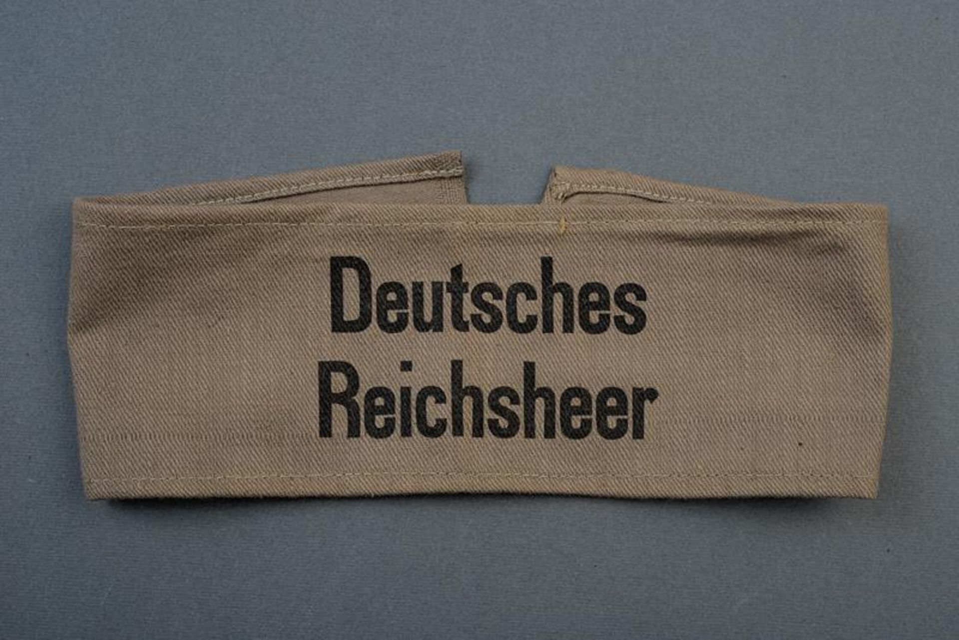 A 'Deutsches Reichsheer' arms strap