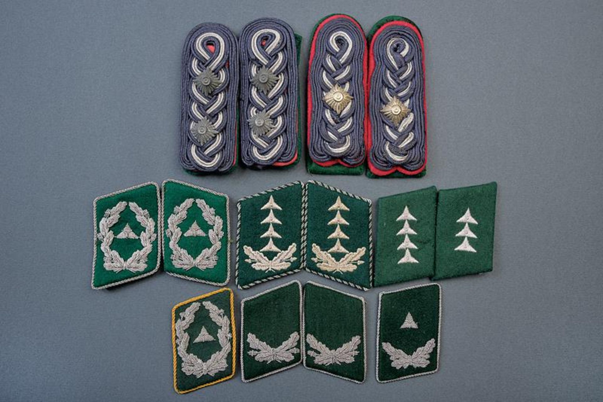A lot of two pairs of shoulder boards and ten collar tabs