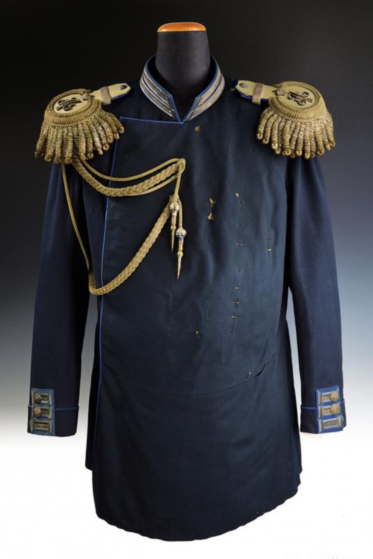 A General officer's uniform of the 3rd Finnish Battalion of jagers belonged to Tsar Alexander III