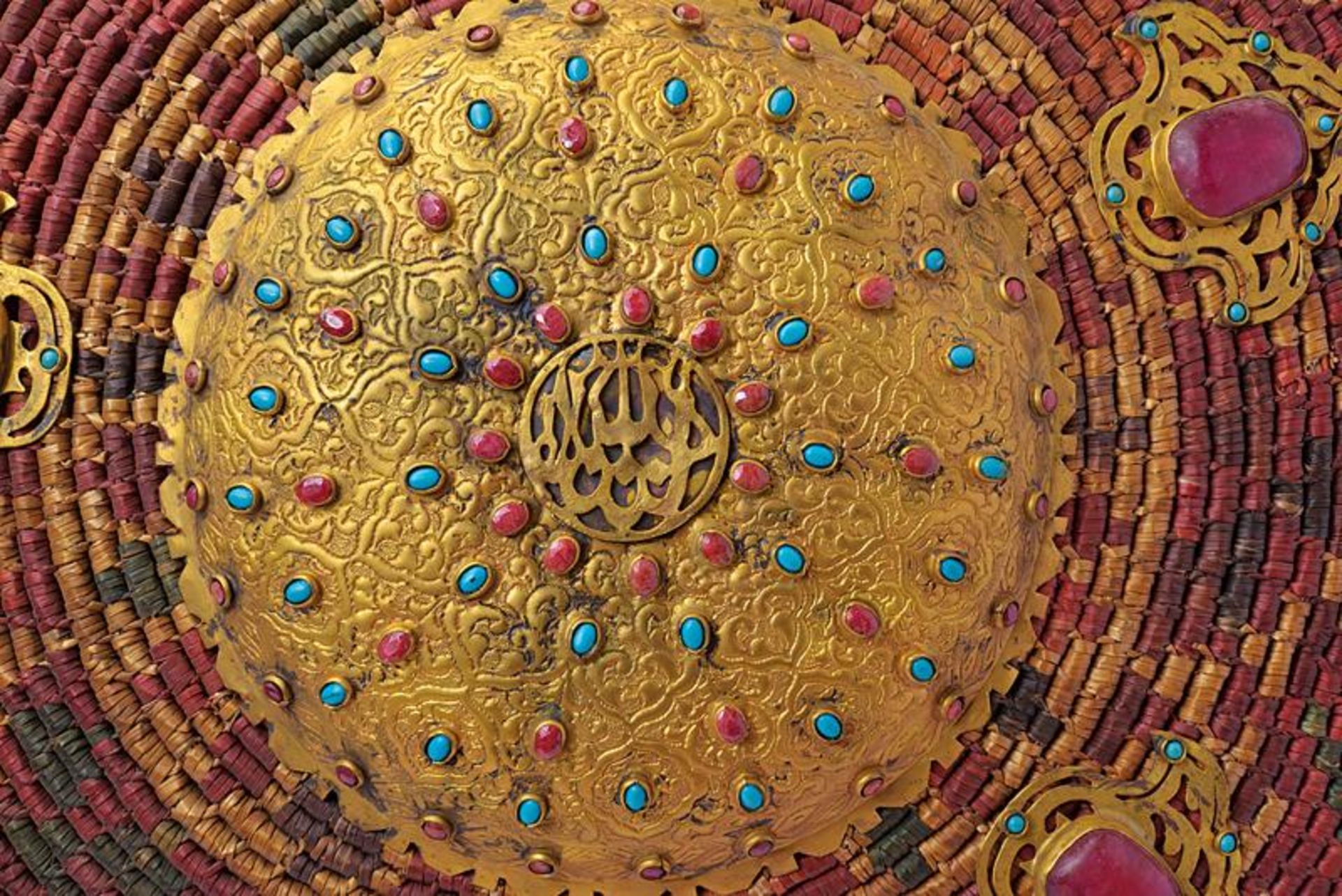 A fine and decorative kalkan shield - Bild 2 aus 7