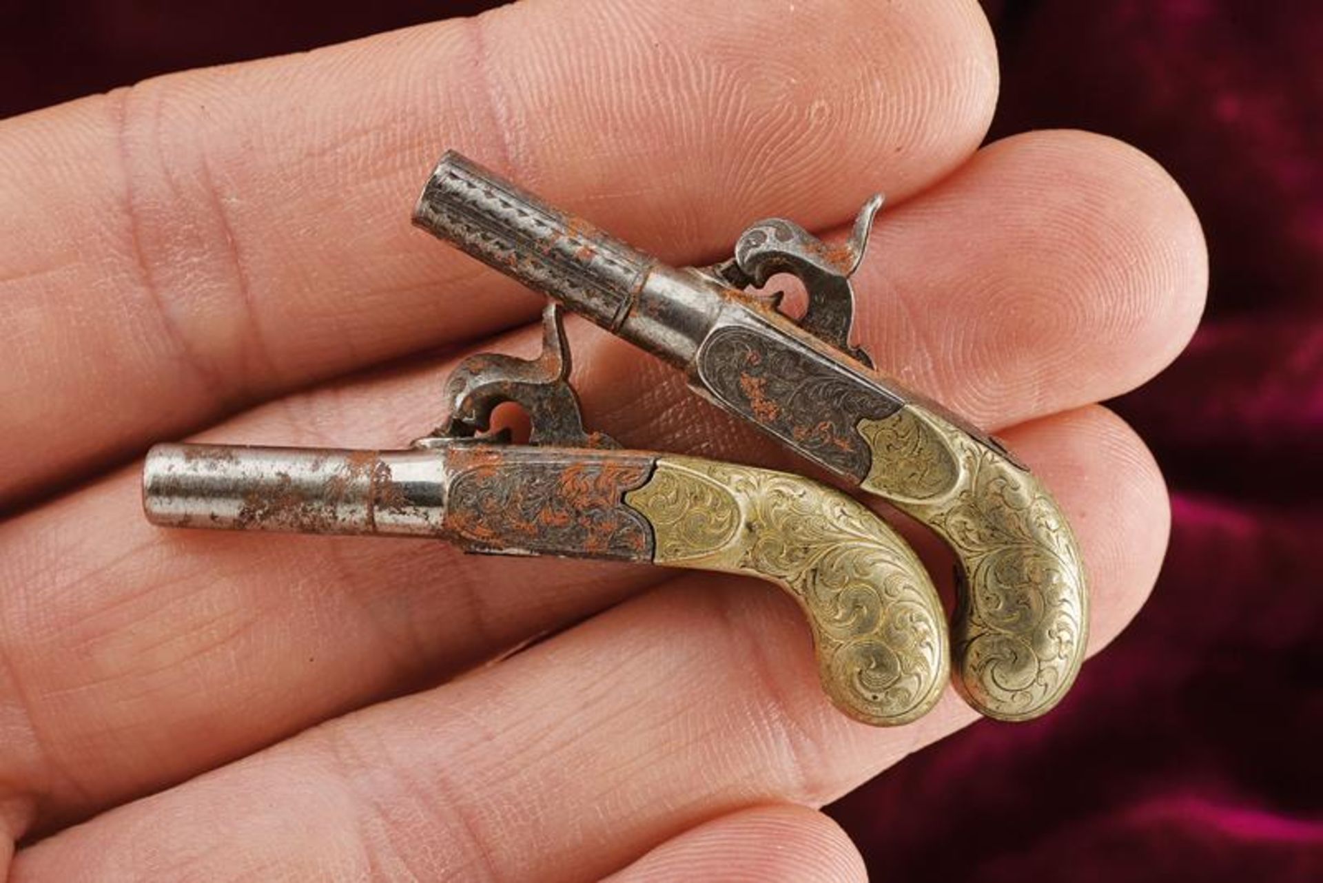 A cased pair of miniature percussion pistols - Bild 4 aus 6