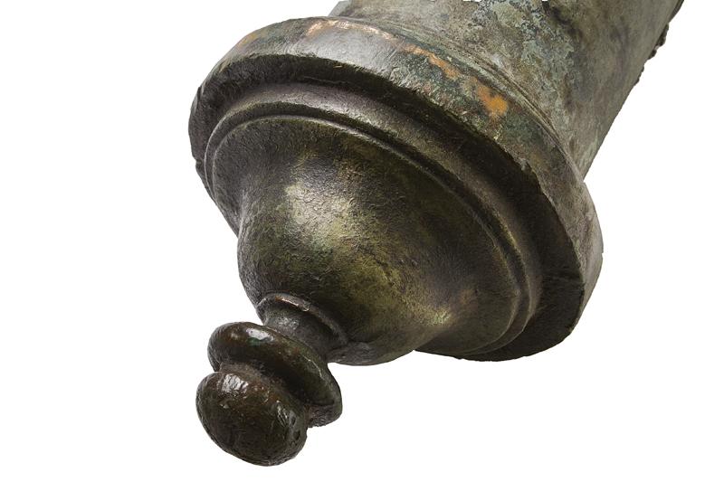 A very scarce pair of bronze cannons dated and with a coat of arms at the breach - Image 7 of 8