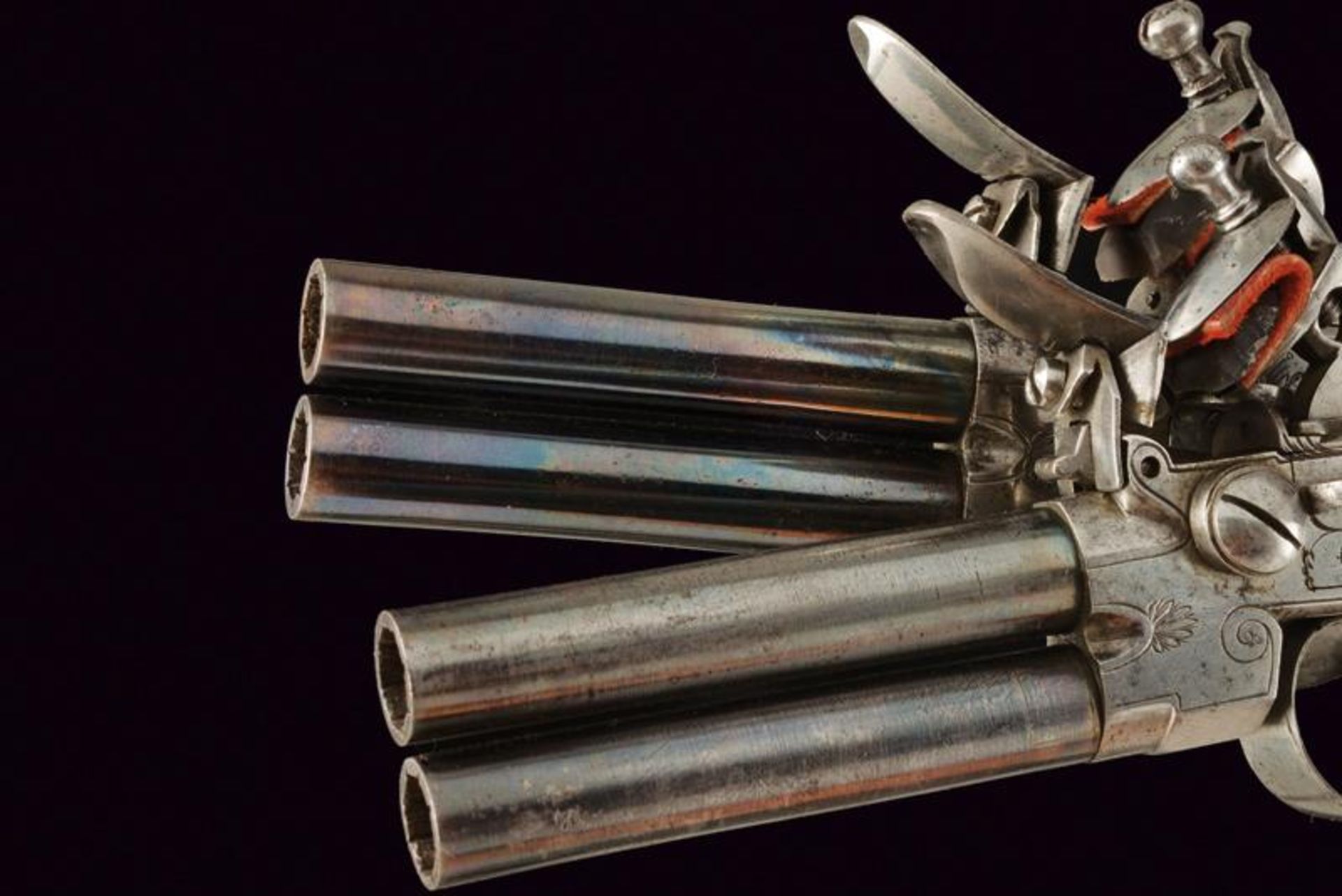 A pair of over and under barrelled flintlock pocket pistols - Bild 3 aus 3