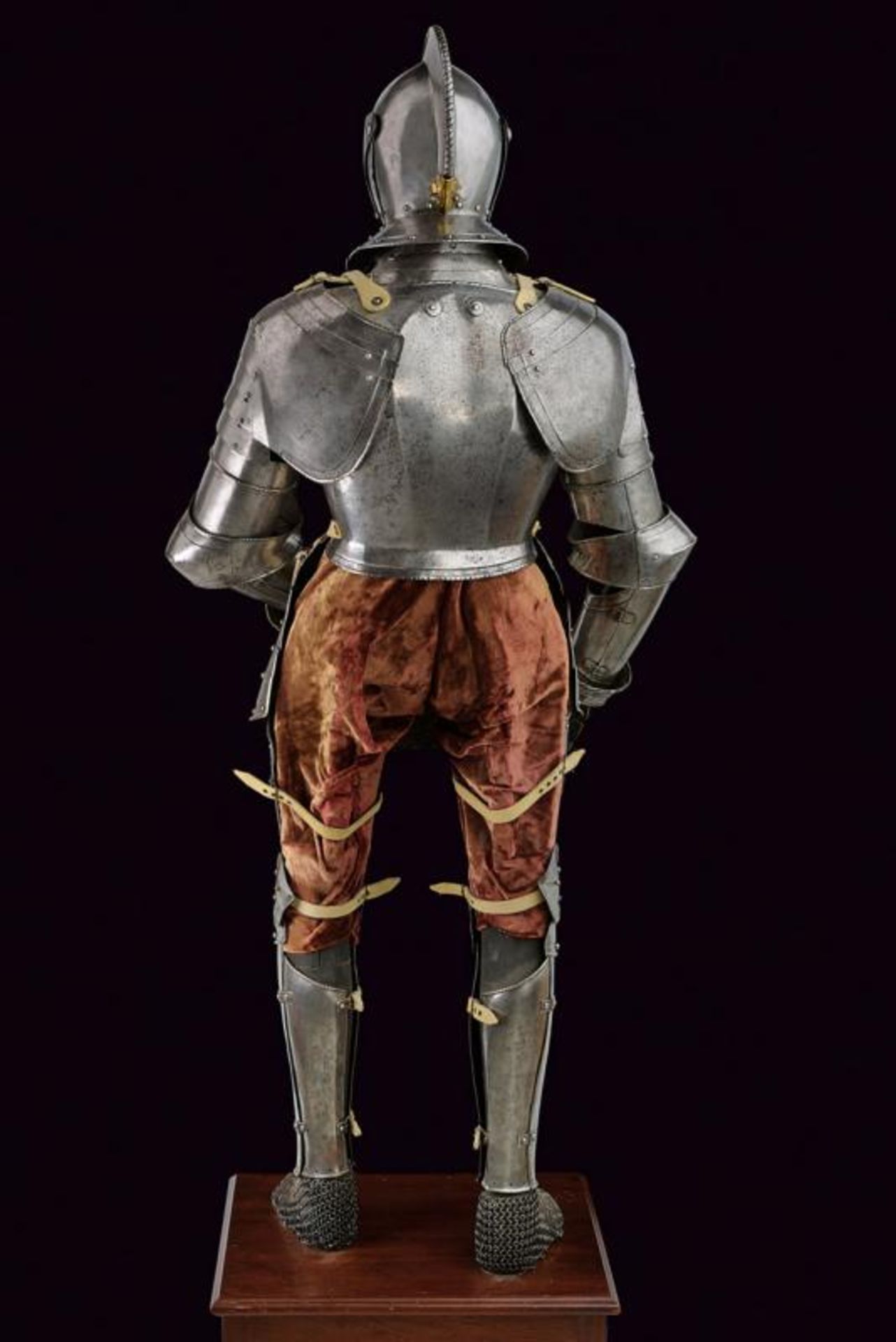 A composite full armour with closed helmet - Bild 3 aus 17