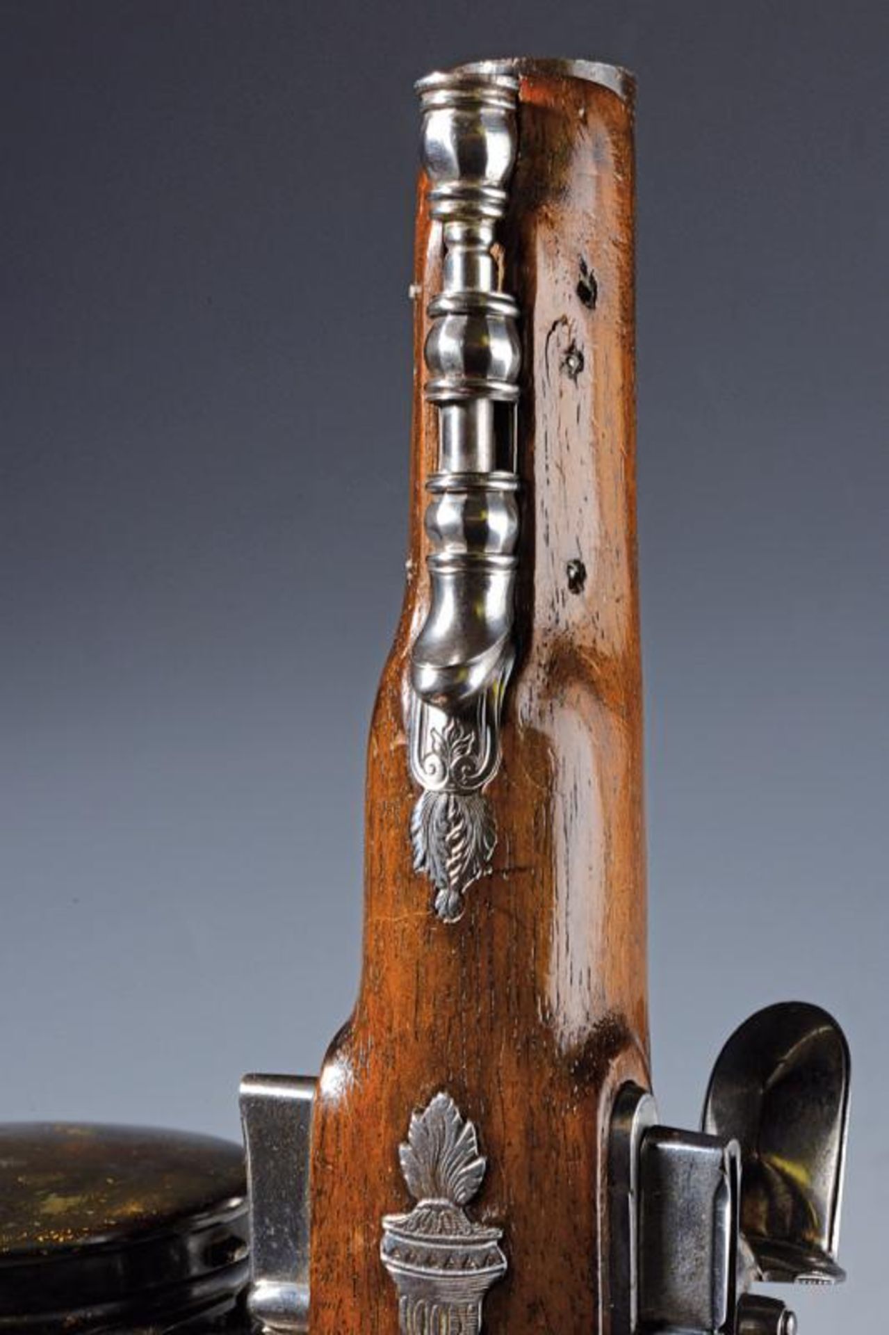 An extremely rare officer's flintlock pistol with lantern by Regnier - Bild 11 aus 12