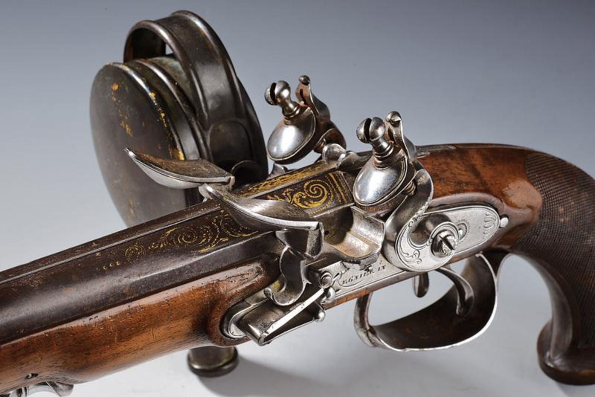 An extremely rare officer's flintlock pistol with lantern by Regnier - Bild 4 aus 12