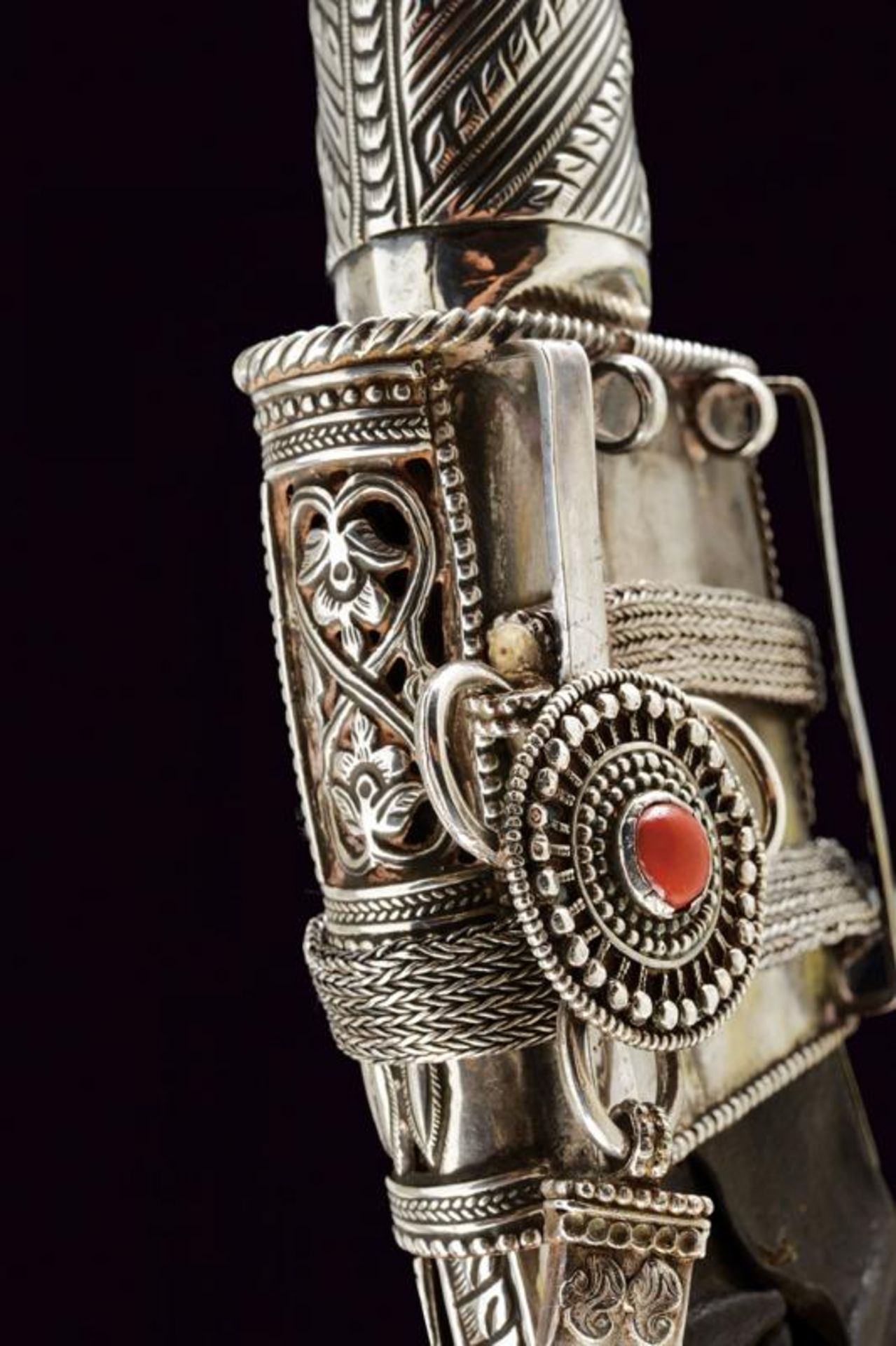 A beautiful silver mounted kukri with belt - Image 3 of 11