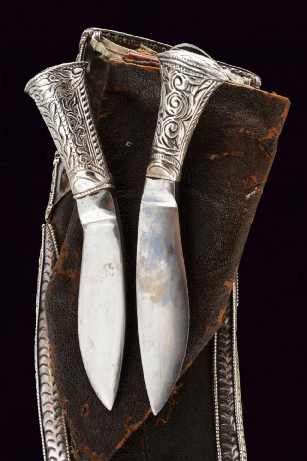 An exceptional silver mounted kukri - Image 8 of 13