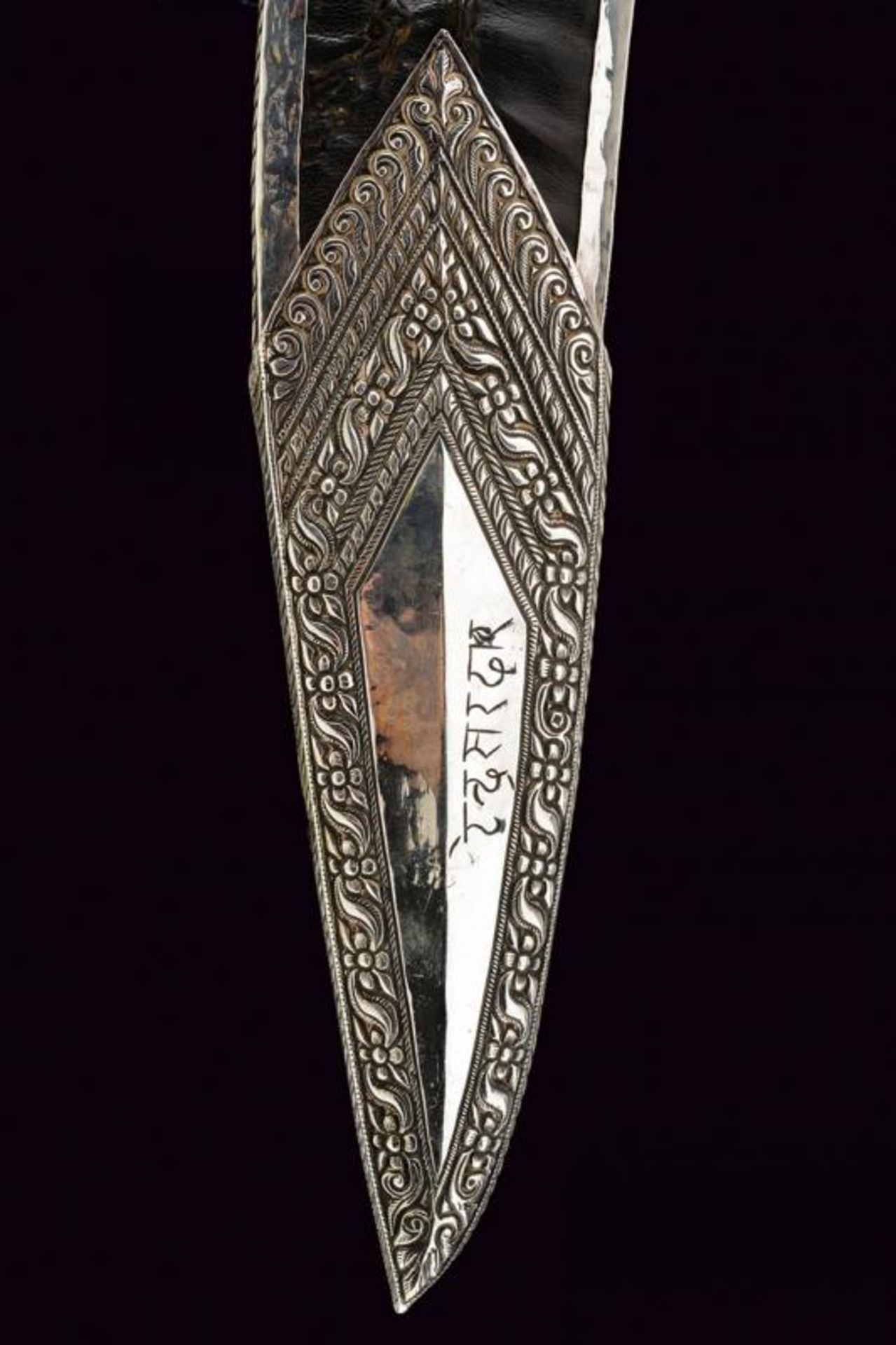 A beautiful silver mounted kukri with belt - Image 8 of 11