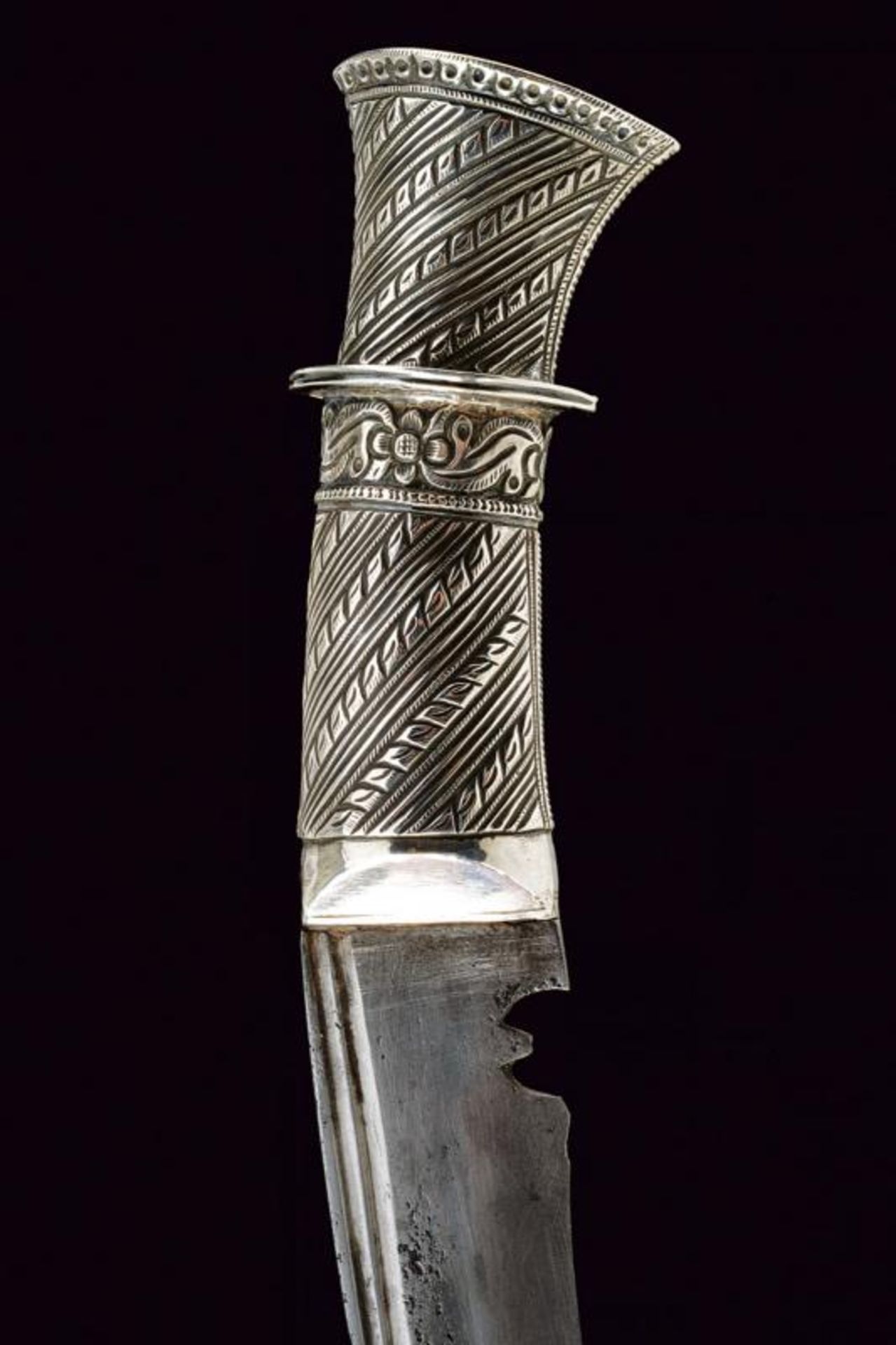A beautiful silver mounted kukri with belt - Image 7 of 11