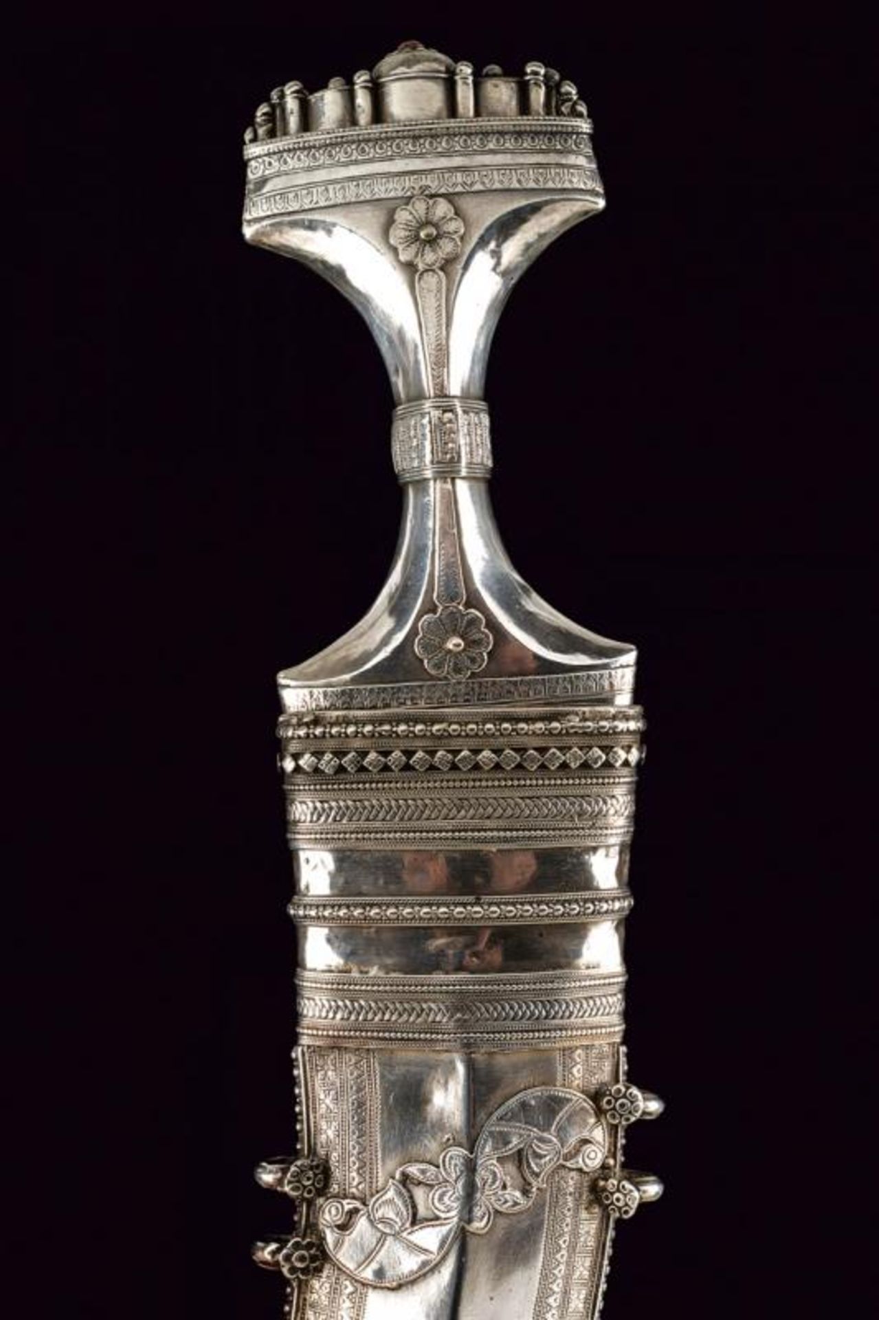 A silver mounted Jambiya - Image 3 of 8