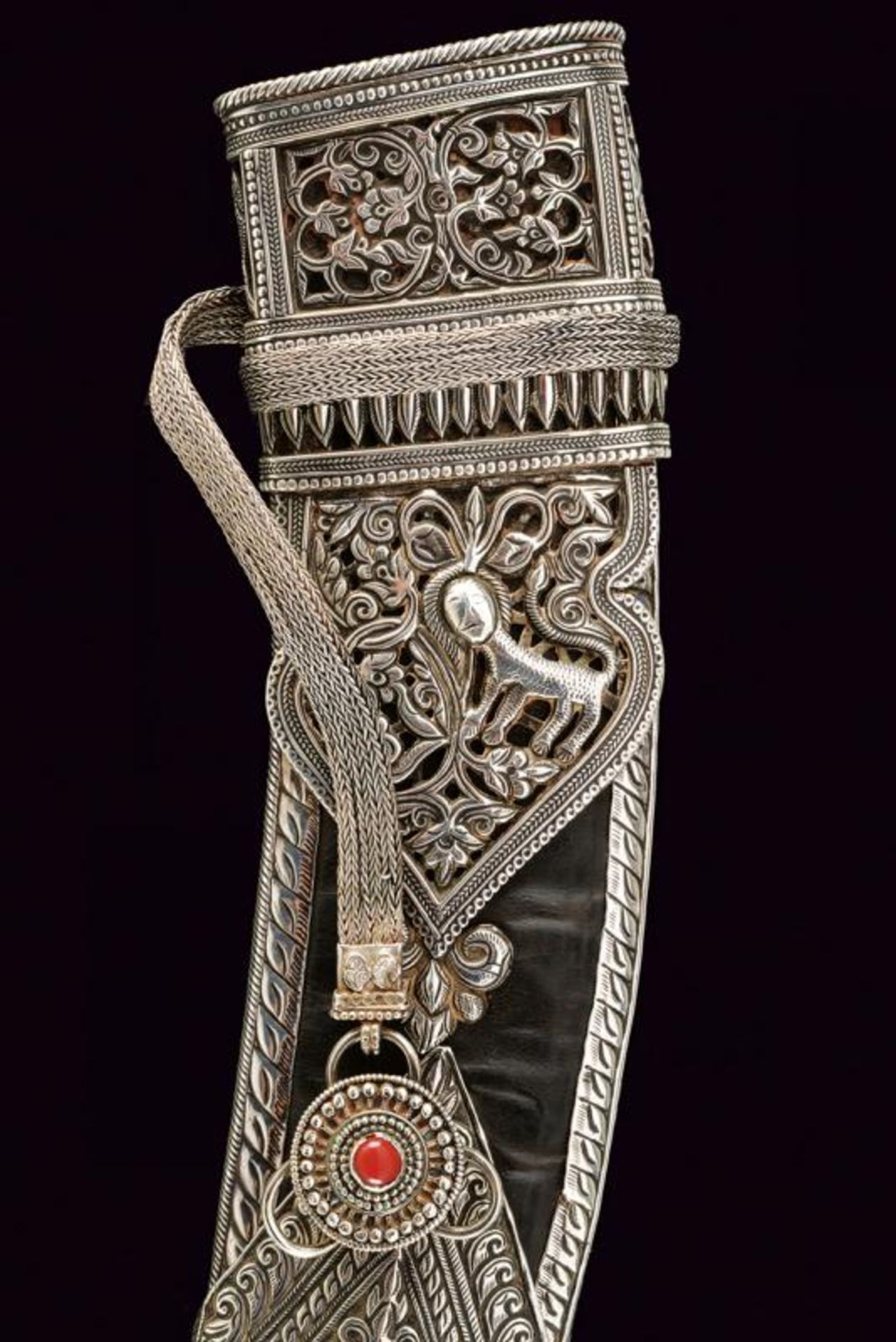 A beautiful silver mounted kukri with belt - Bild 2 aus 11