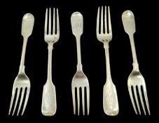 Set of six five William IV fiddle pattern dessert forks approx 7.