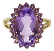 9ct gold amethyst cluster ring, hallmarked Condition Report size Q, approx 3.