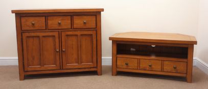 Medium oak dresser, three drawers above two cupboards, stile supports (W106cm, H85cm,