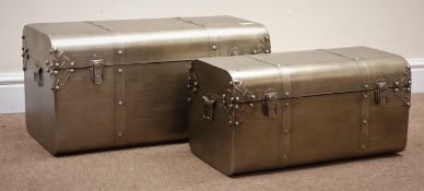 Set two graduating brushed metal trunks, hinged lid with clasp, W61cm, H31cm,