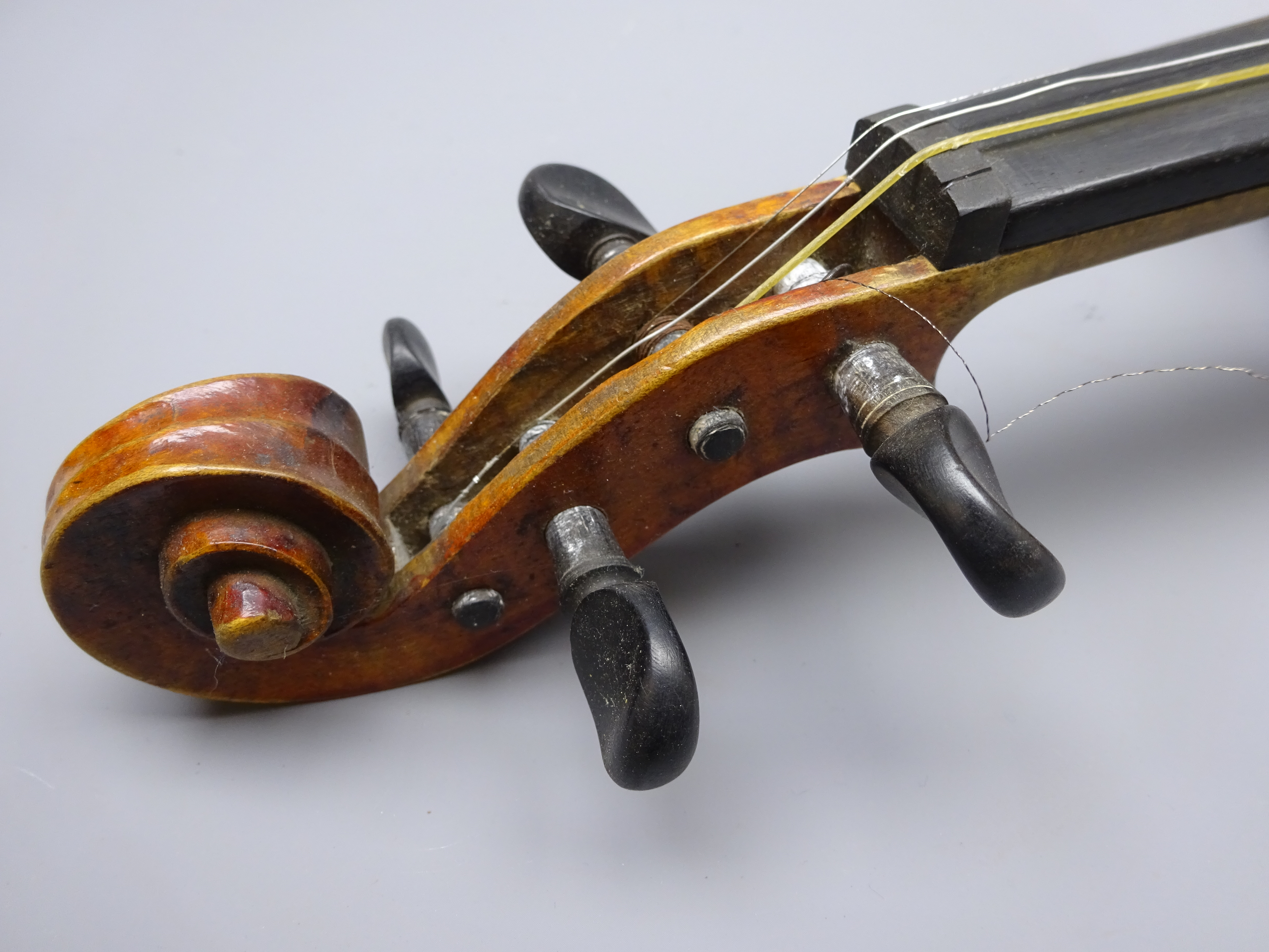 Early 20th century German violin with 36cm two-piece maple back and ribs and spruce top L58. - Image 3 of 9