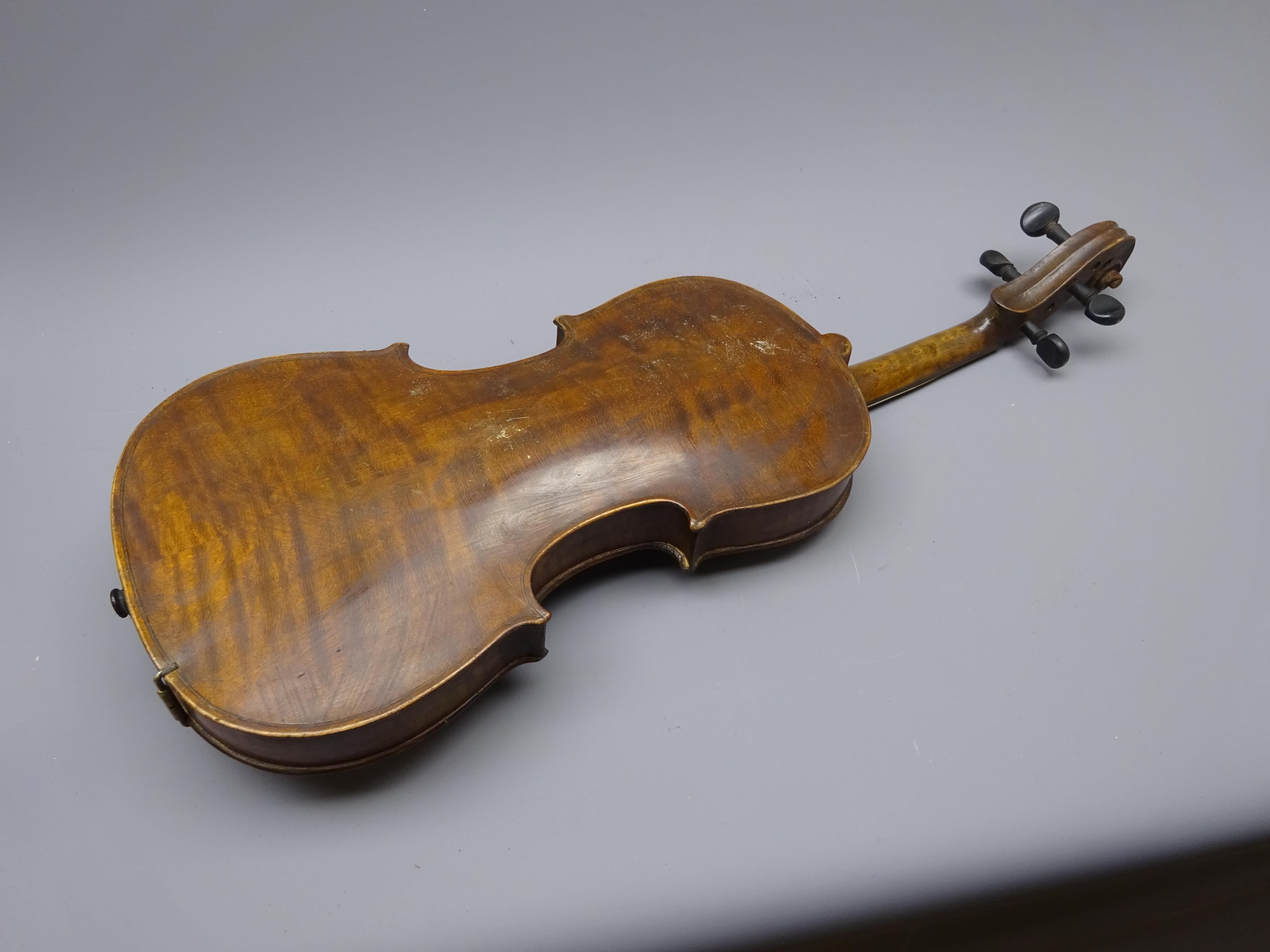 Late 19th century German violin c1880 with 35.5cm two-piece maple back and ribs and spruce top, L58. - Image 7 of 9