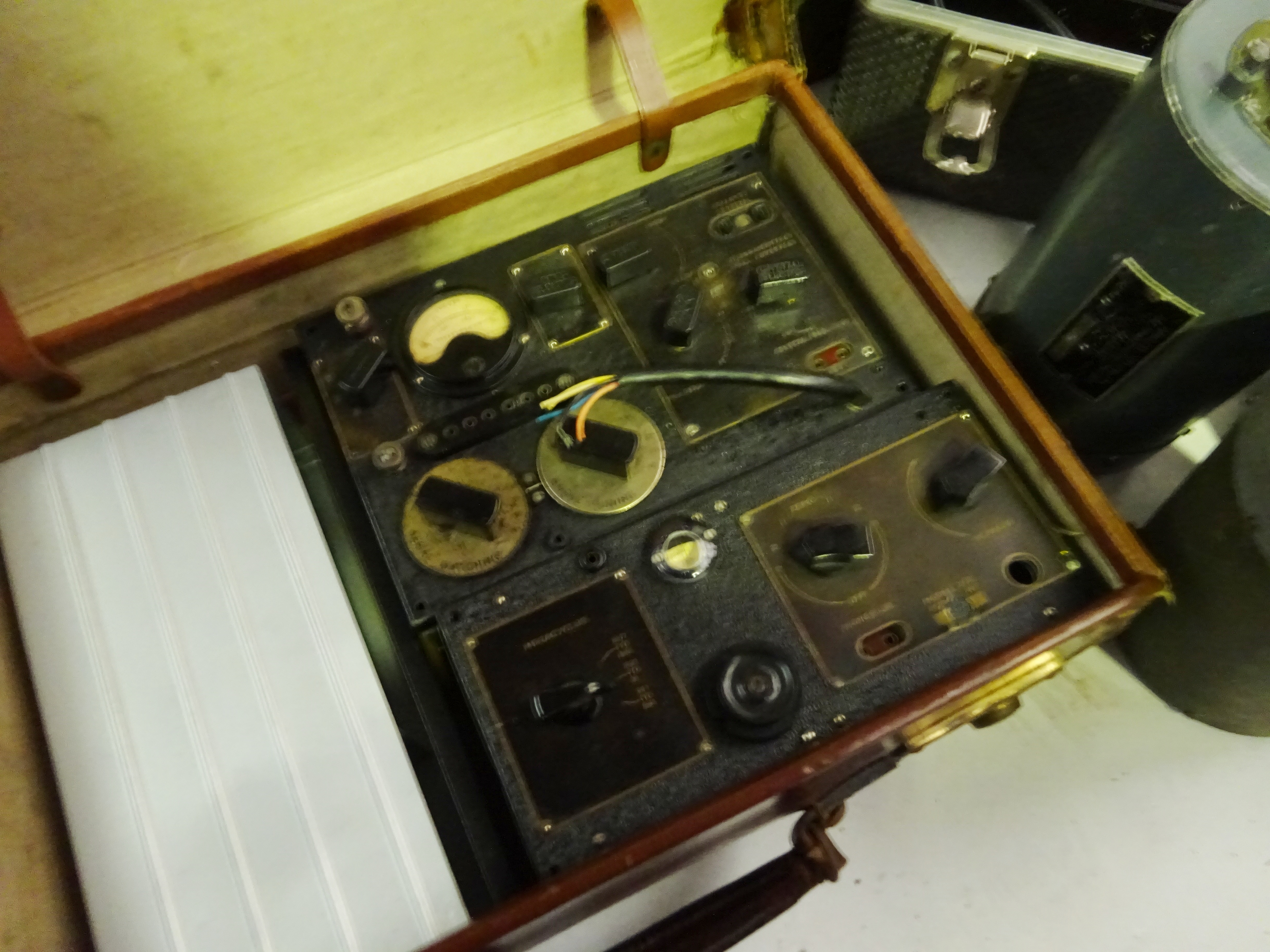 Communication equipment including Air Ministry Indicating Unit Type 62 in wooden transit box dated - Image 3 of 4