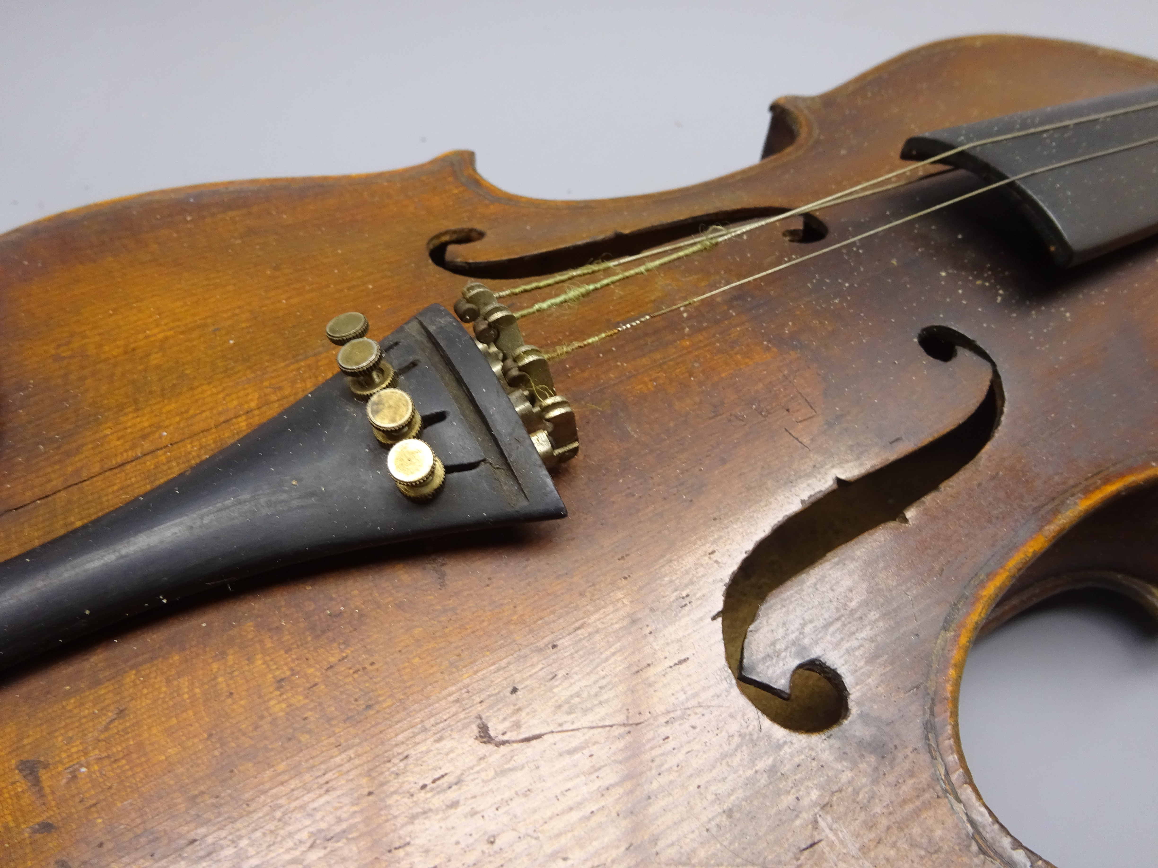 Late 19th century German violin c1880 with 35.5cm two-piece maple back and ribs and spruce top, L58. - Image 6 of 9