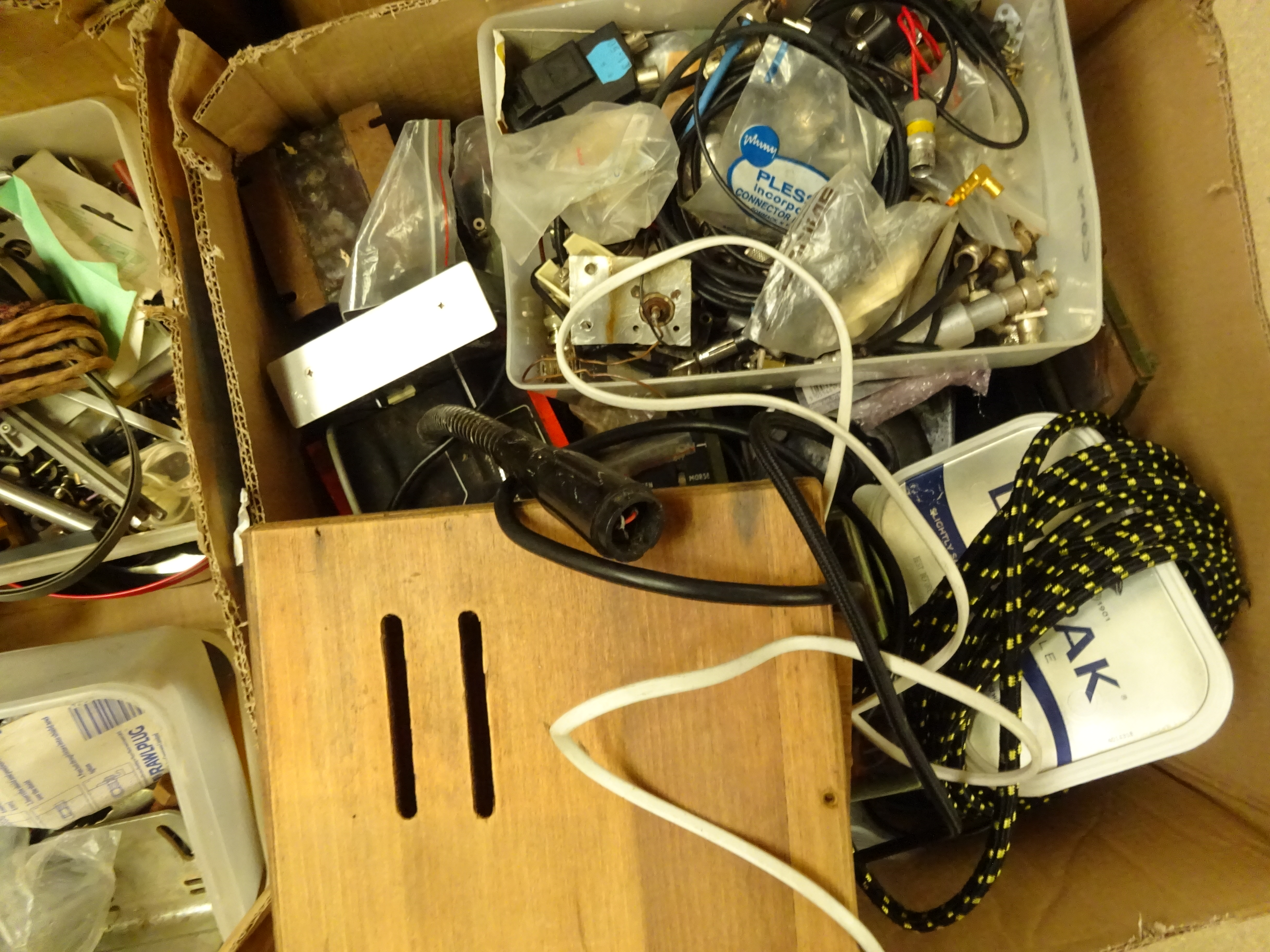Quantity of communication equipment spare parts, components, incomplete and part units etc, - Image 3 of 5
